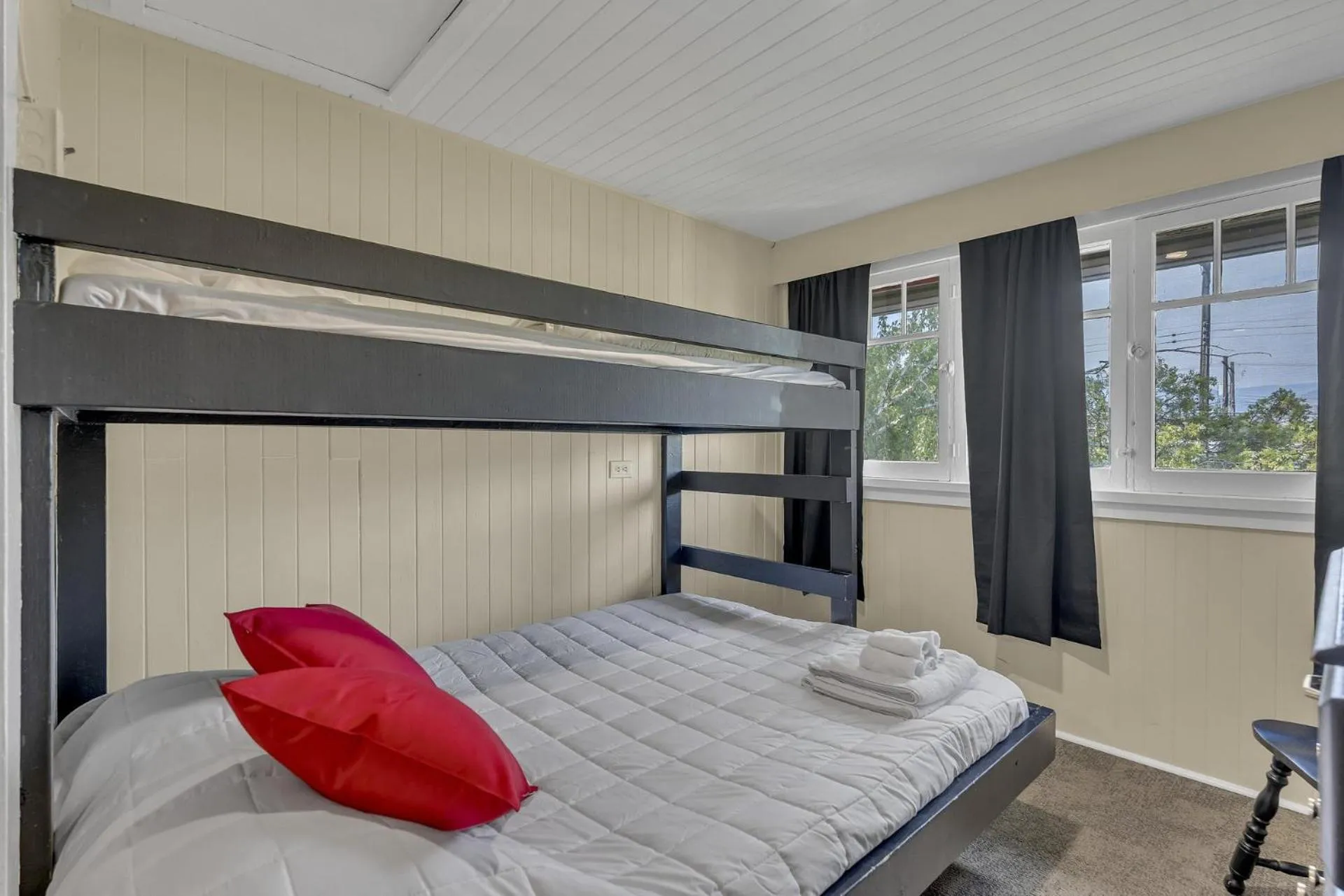 Bed in HI Penticton - Hostel