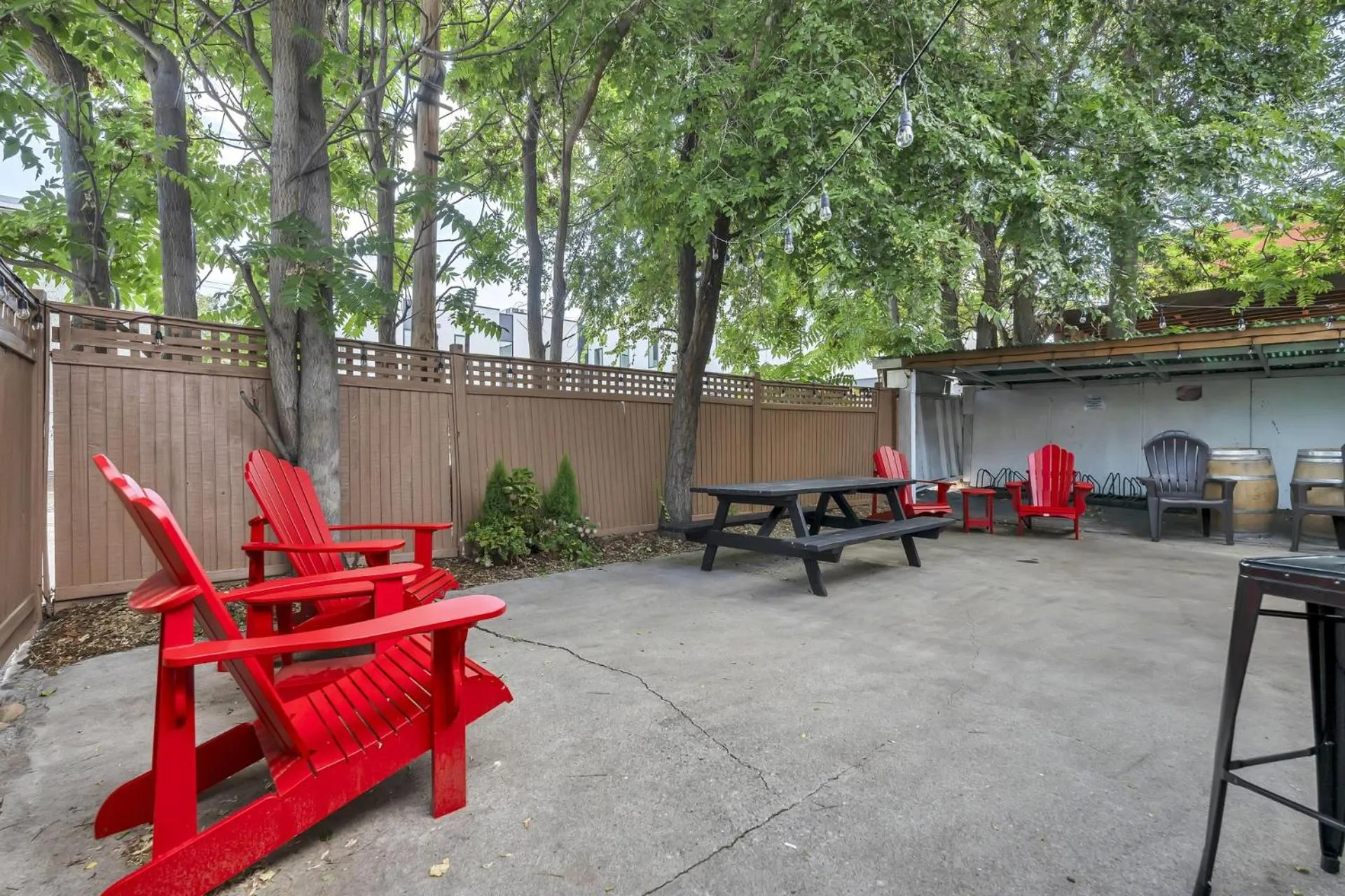 Patio in HI Penticton - Hostel