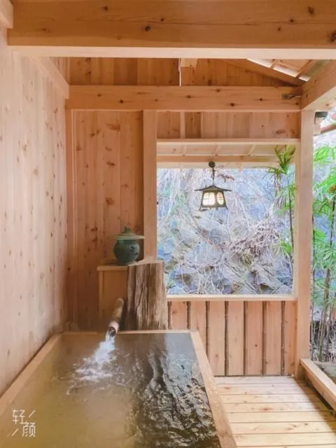 Hot Tub in Atami Ikyuan 熱海一休庵