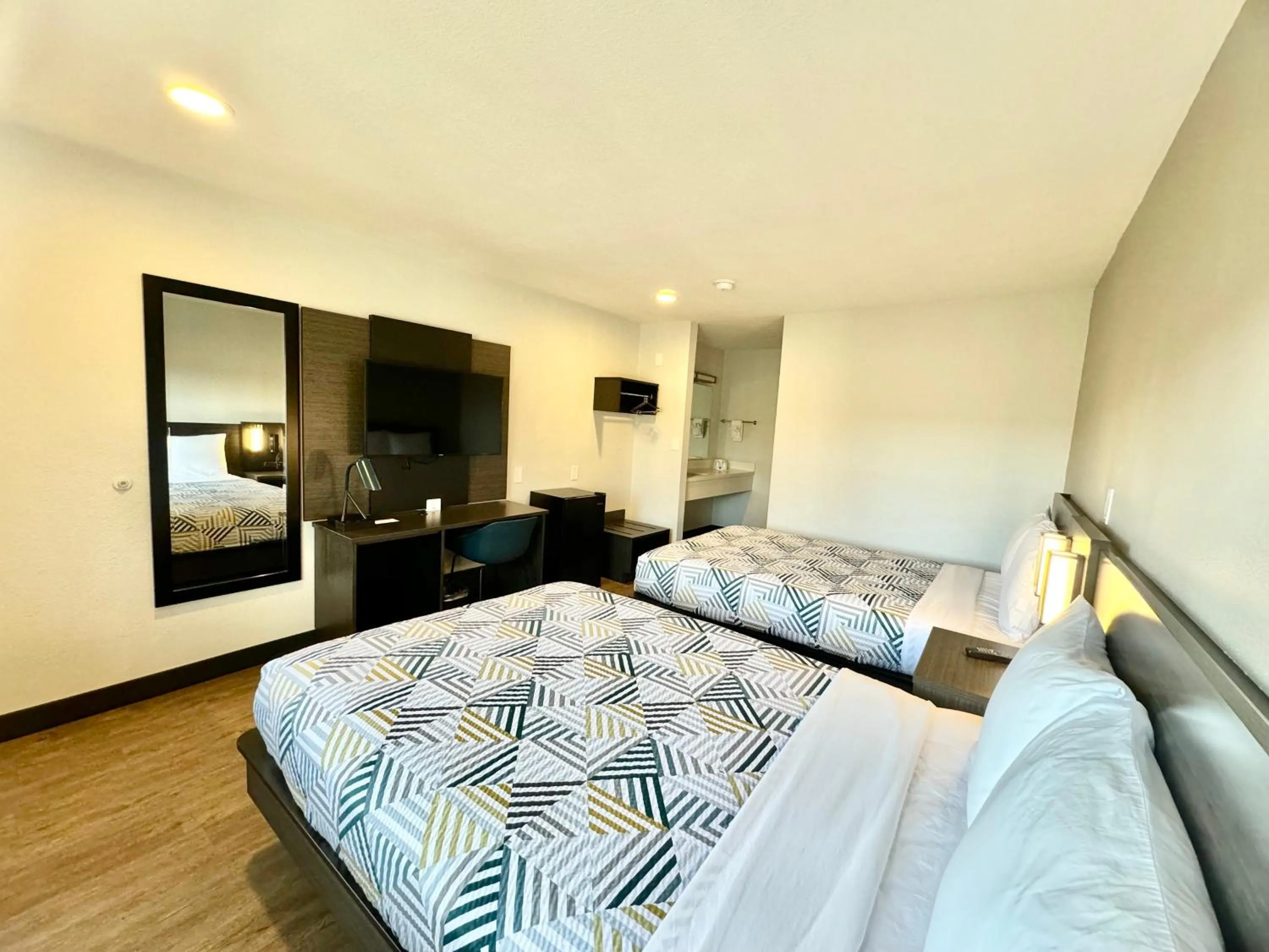 Bedroom, Bed in Motel 6-Bellflower, CA - Los Angeles