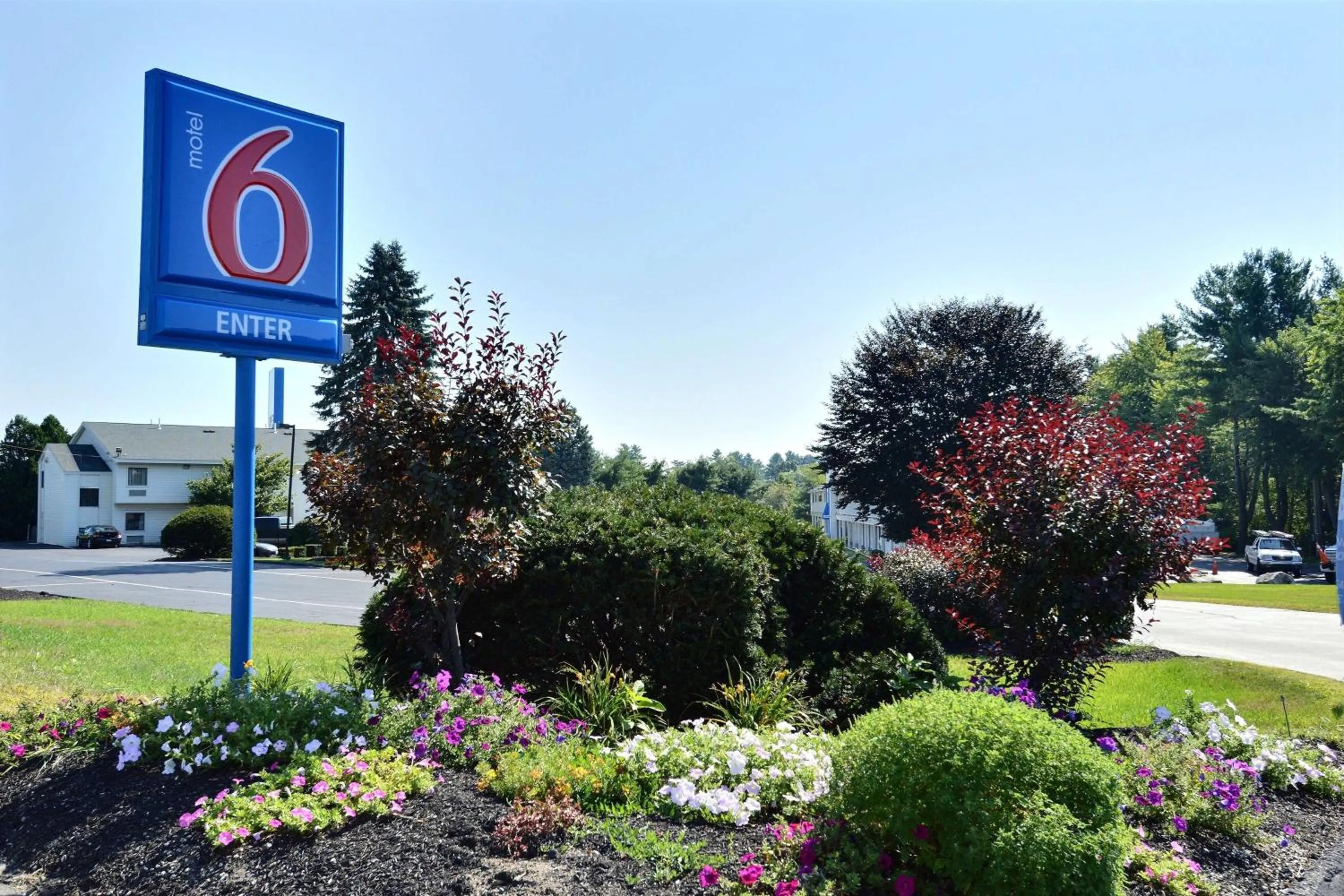 Property building in Motel 6-Nashua, NH