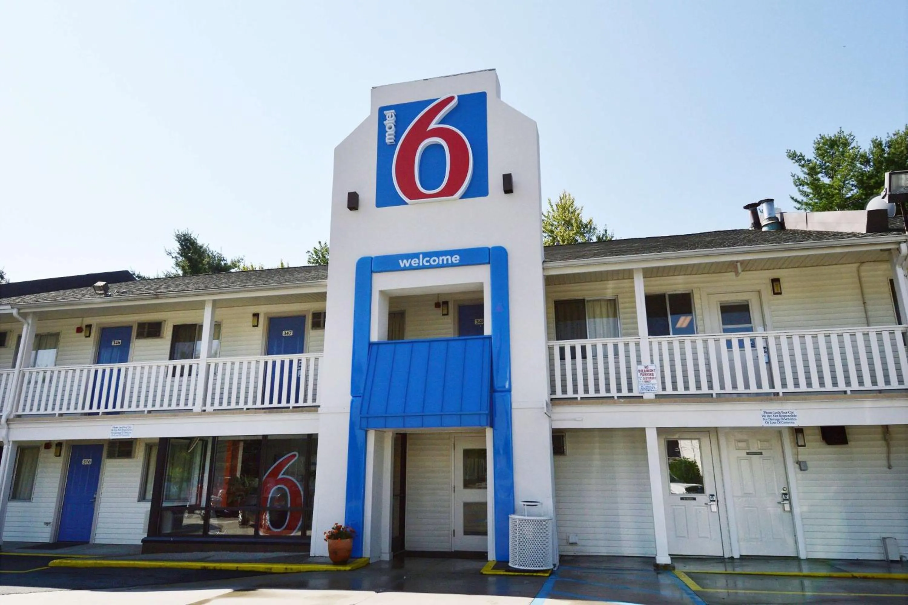 Property building in Motel 6-Nashua, NH