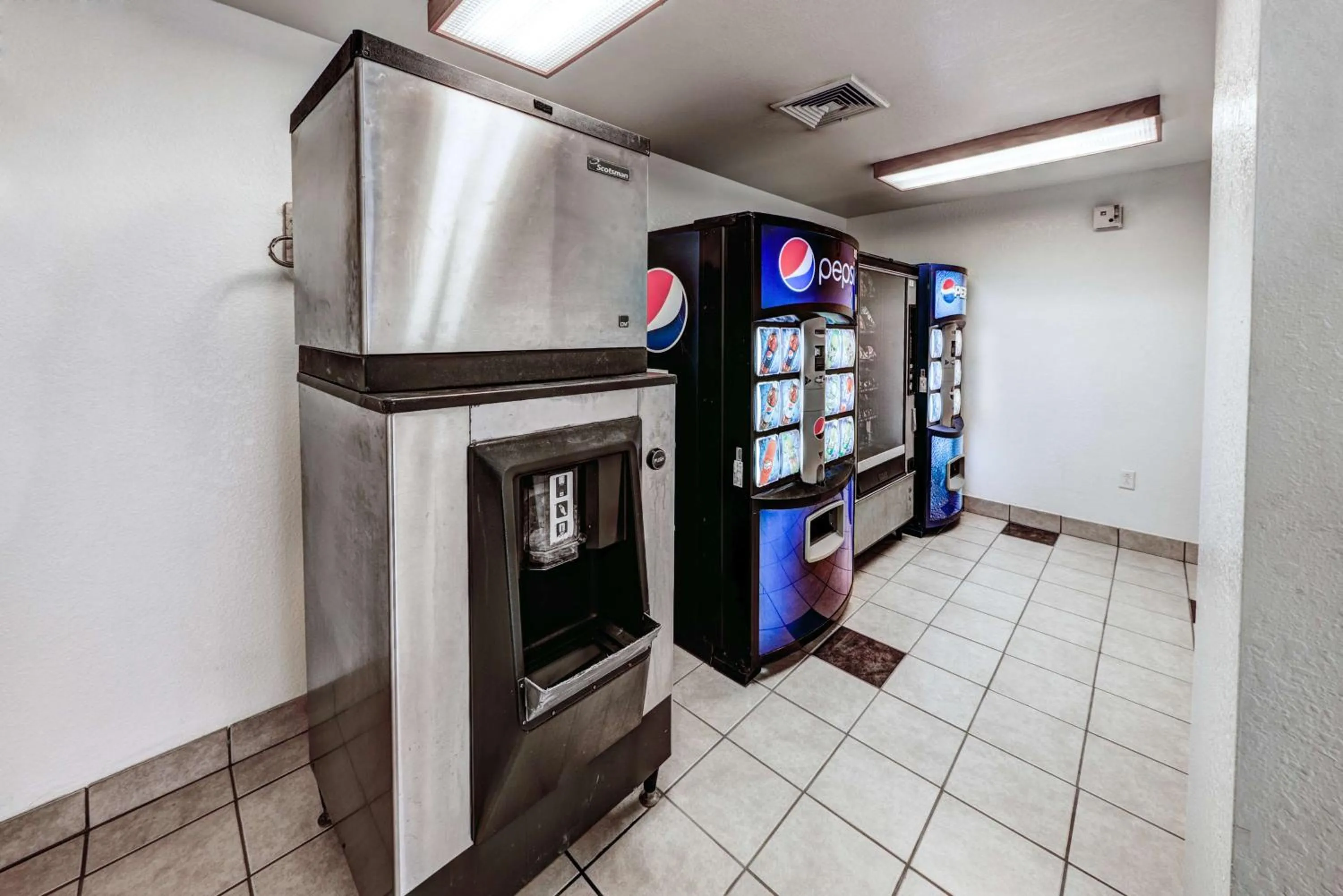 Property building in Motel 6-Niantic, CT - New London