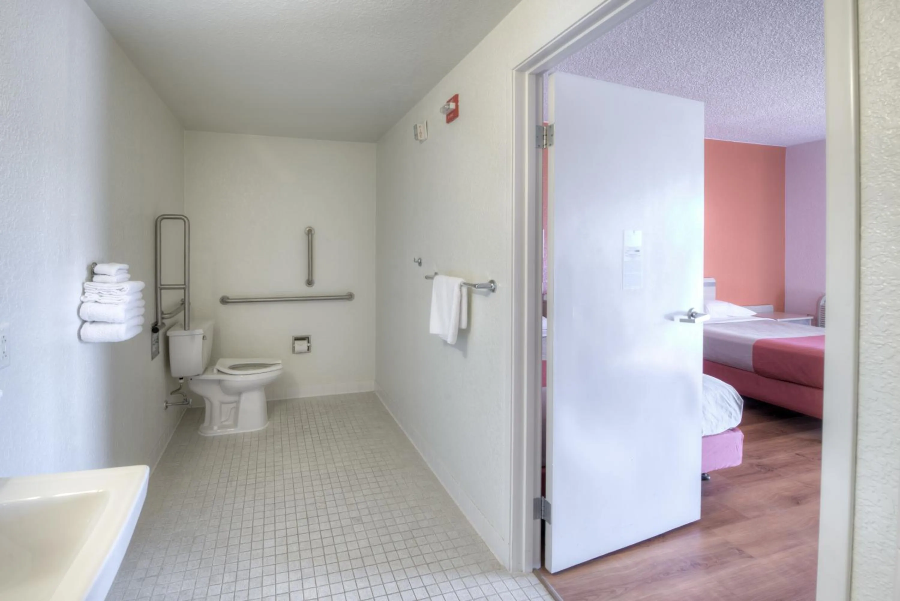 Toilet, Bed in Motel 6-Niantic, CT - New London