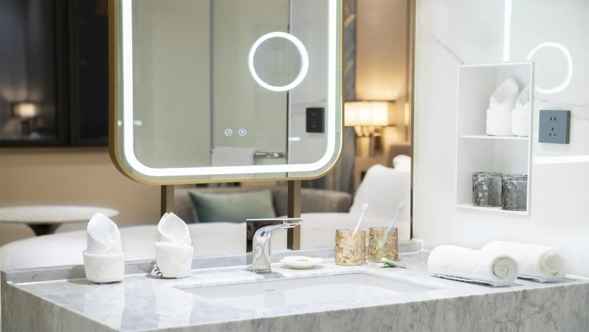 Toilet in Victoria Hotel Guangzhou Zhujiang New Town