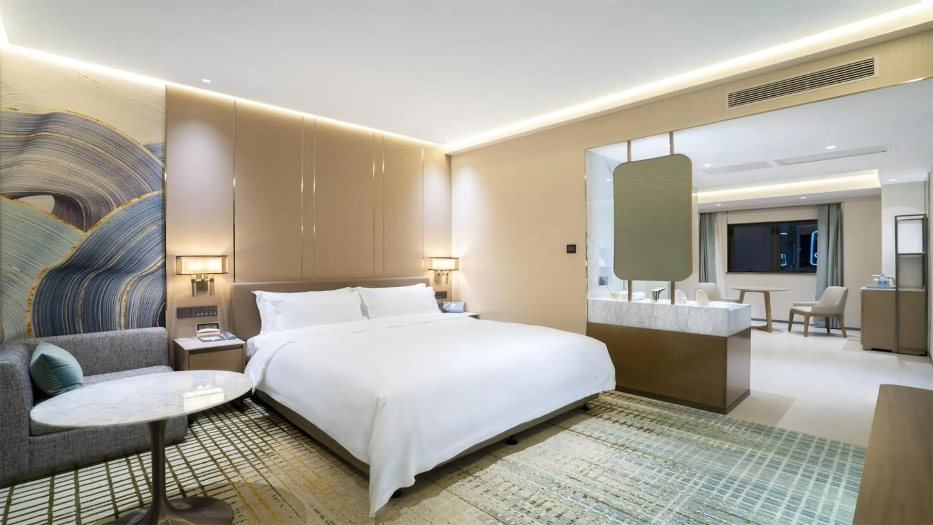 Photo of the whole room, Bed in Victoria Hotel Guangzhou Zhujiang New Town