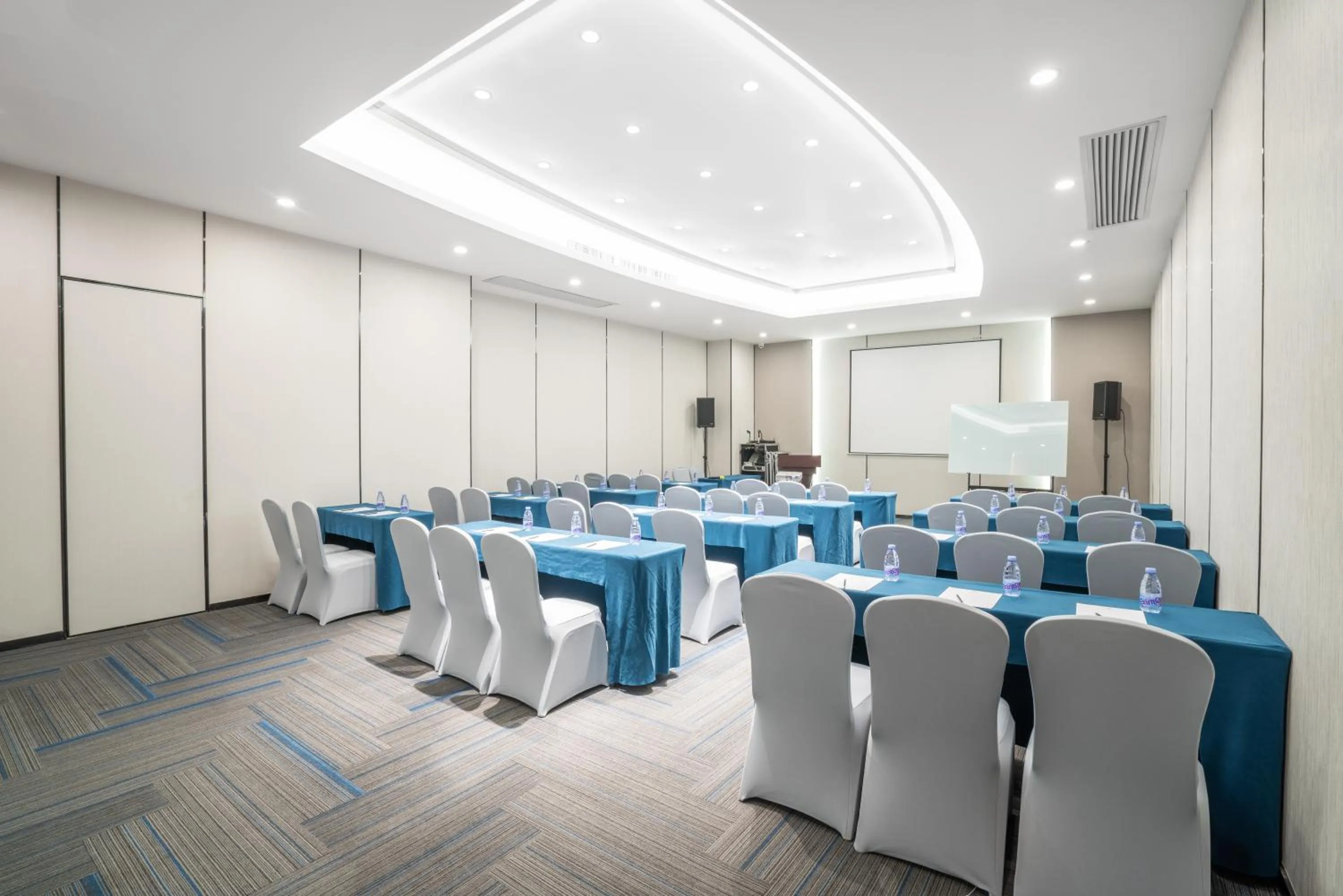 Meeting/conference room in Victoria Hotel Guangzhou Zhujiang New Town