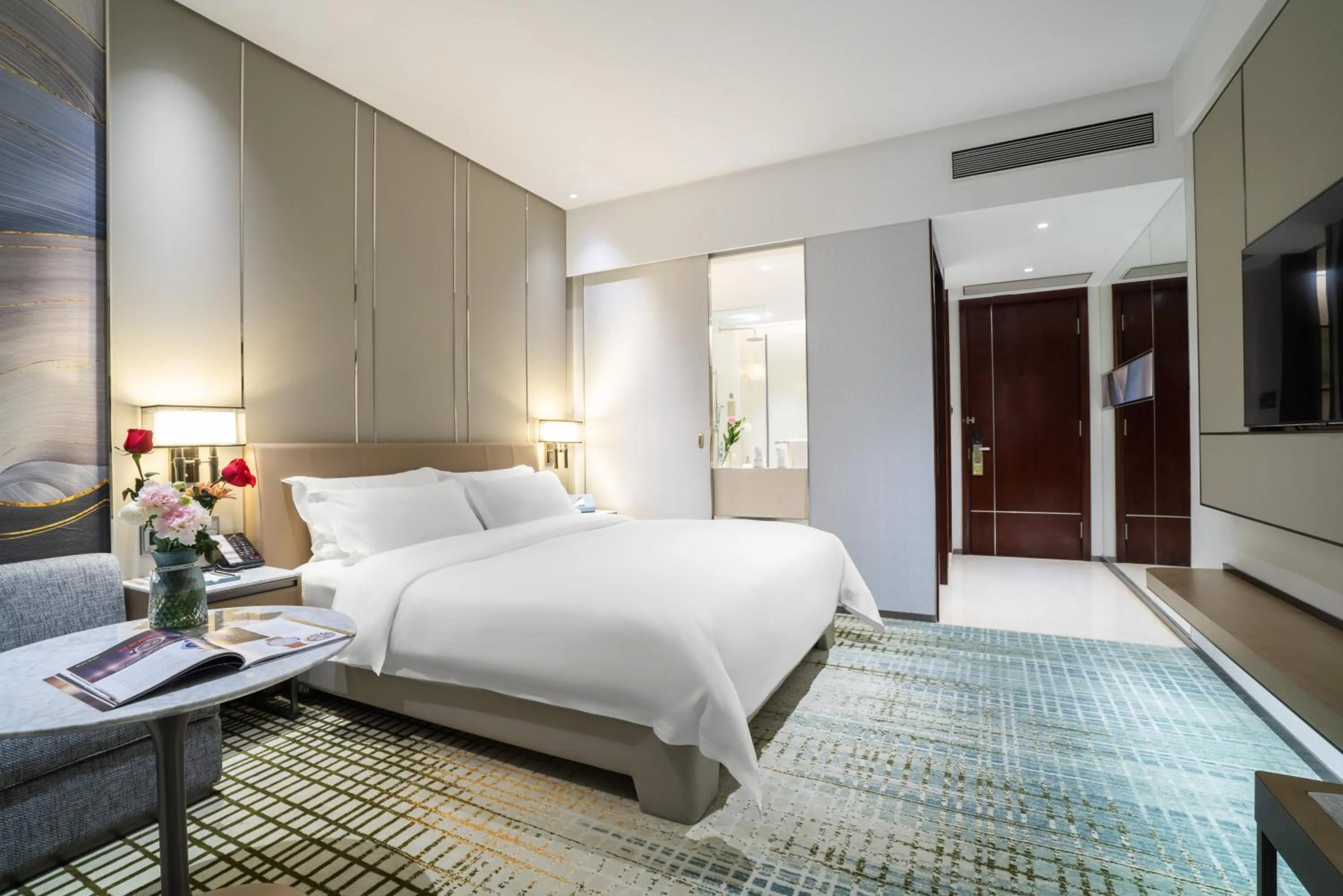 Bed in Victoria Hotel Guangzhou Zhujiang New Town