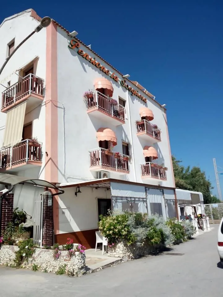 Property building in La Scogliera Bed & Breakfast