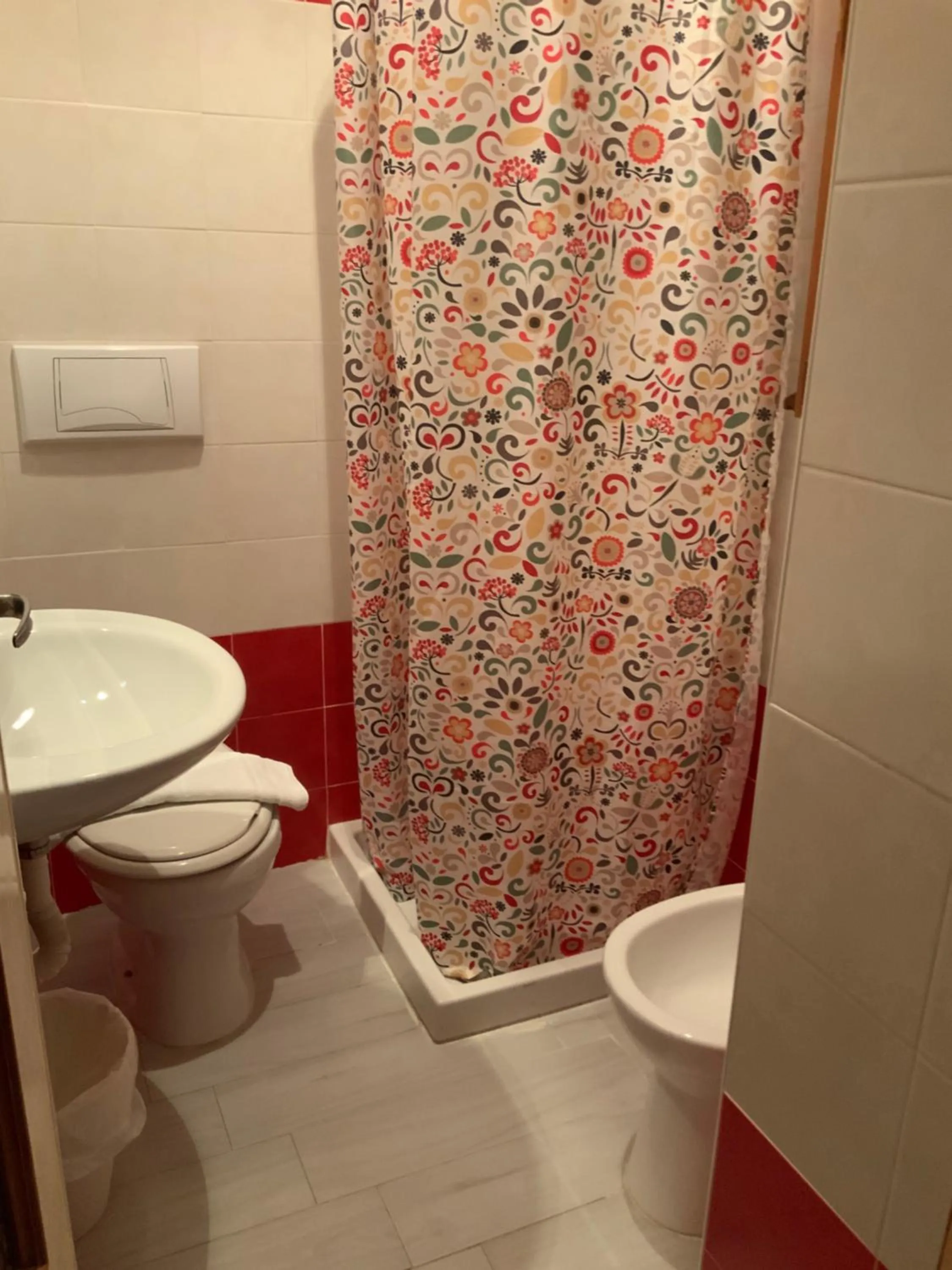 Shower in La Scogliera Bed & Breakfast