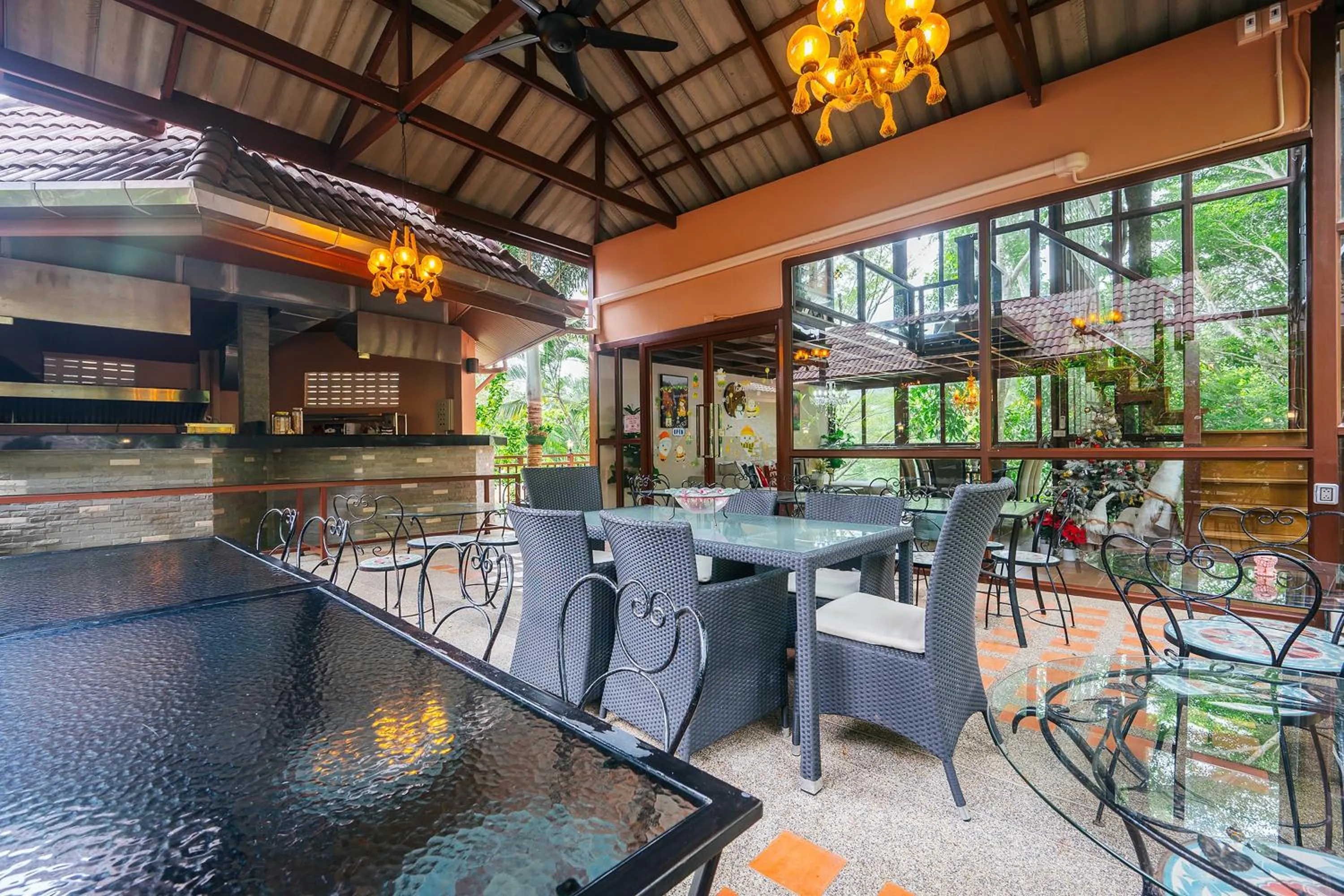Restaurant/places to eat in Thai Modern Resort & Spa "Newly Renovated"