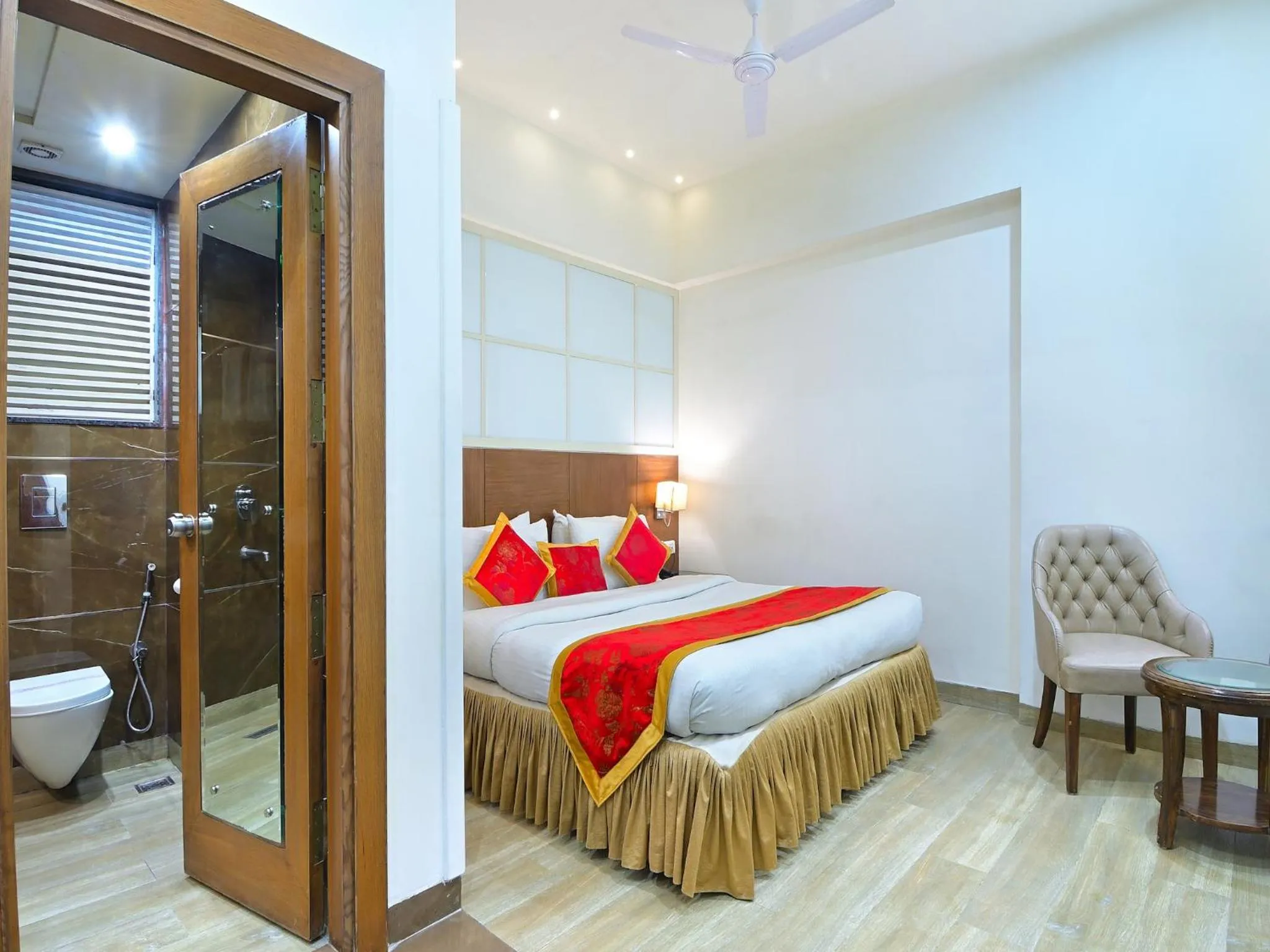 Bedroom, Bed in Hotel Hari Piorko - New Delhi Railway Station