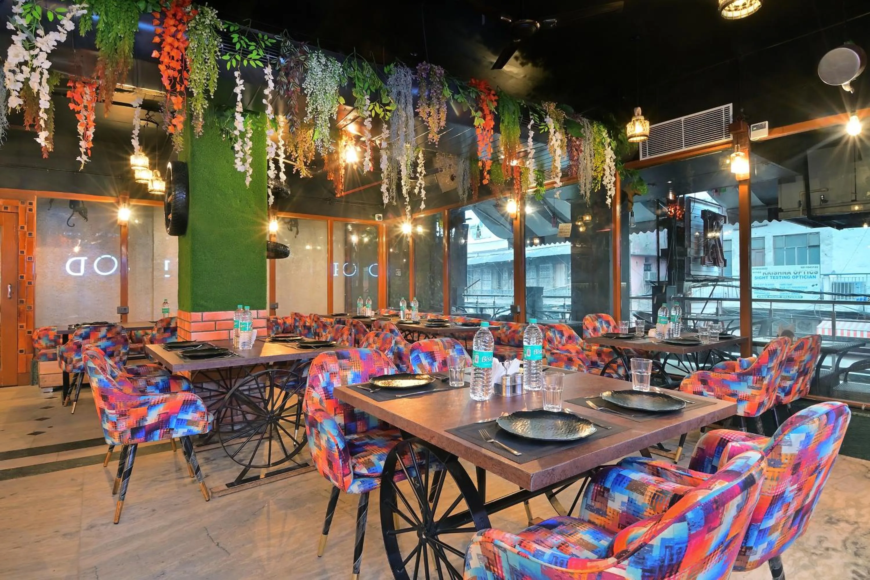 Restaurant/places to eat in Hotel Hari Piorko - New Delhi Railway Station