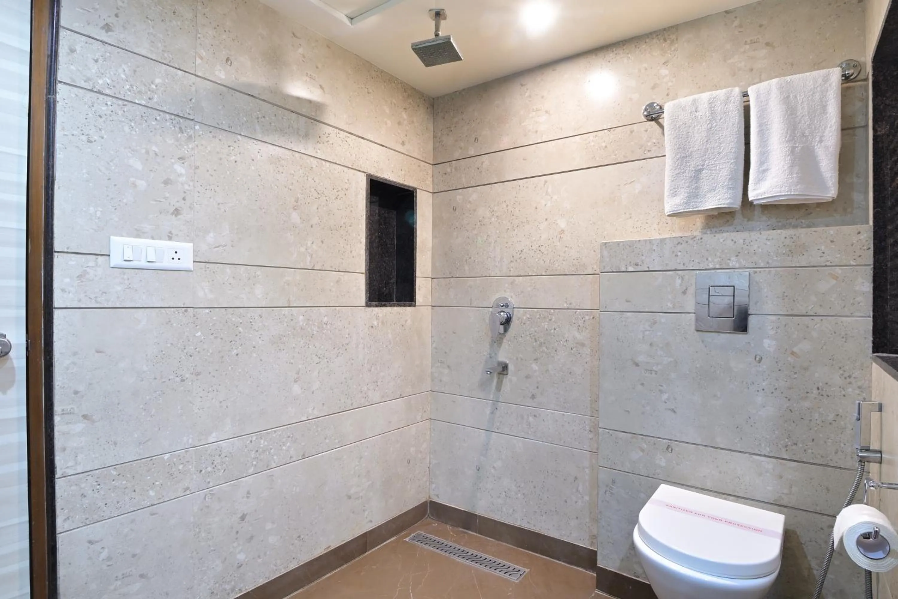 Bathroom in Hotel Hari Piorko - New Delhi Railway Station