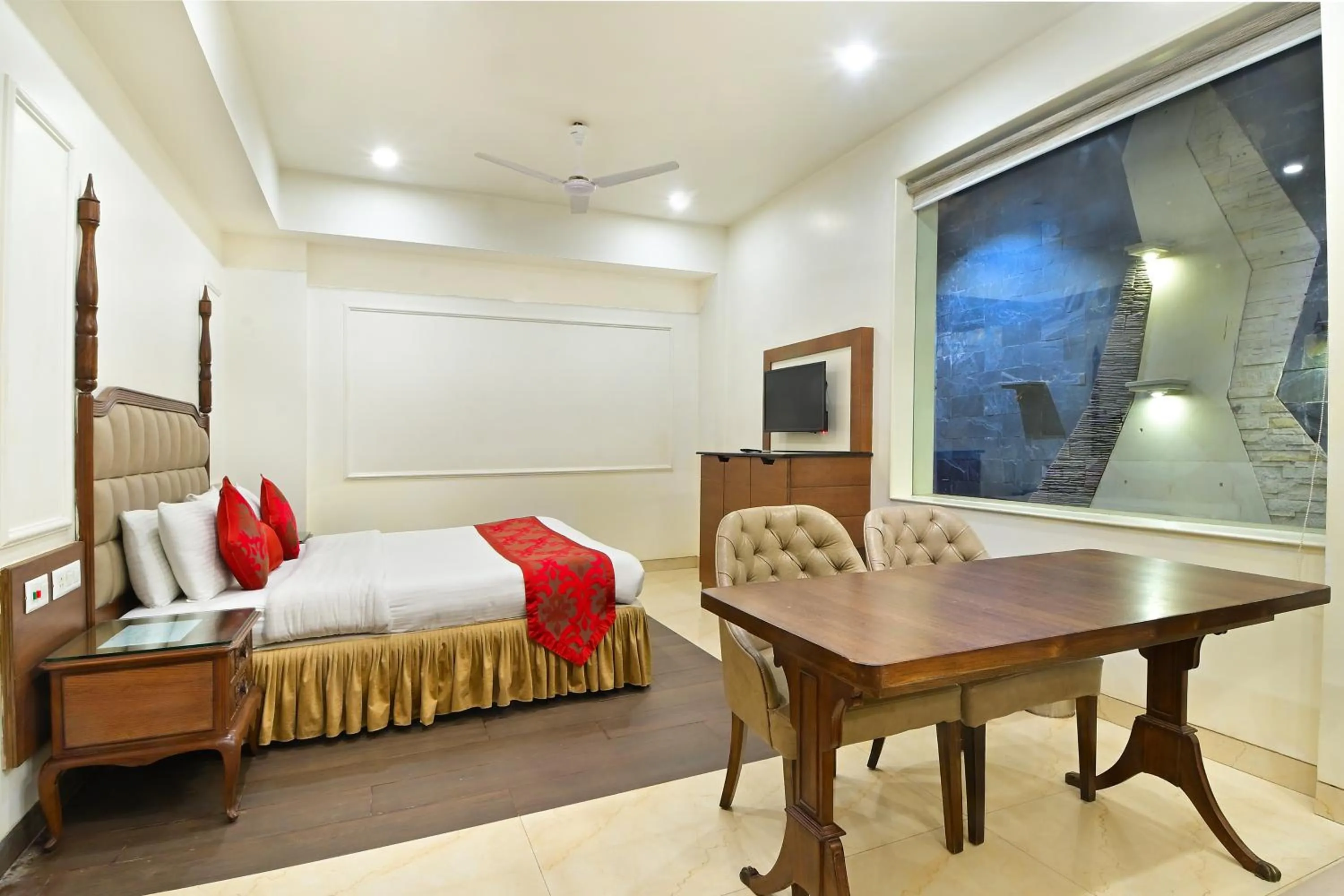 Bedroom, Bed in Hotel Hari Piorko - New Delhi Railway Station