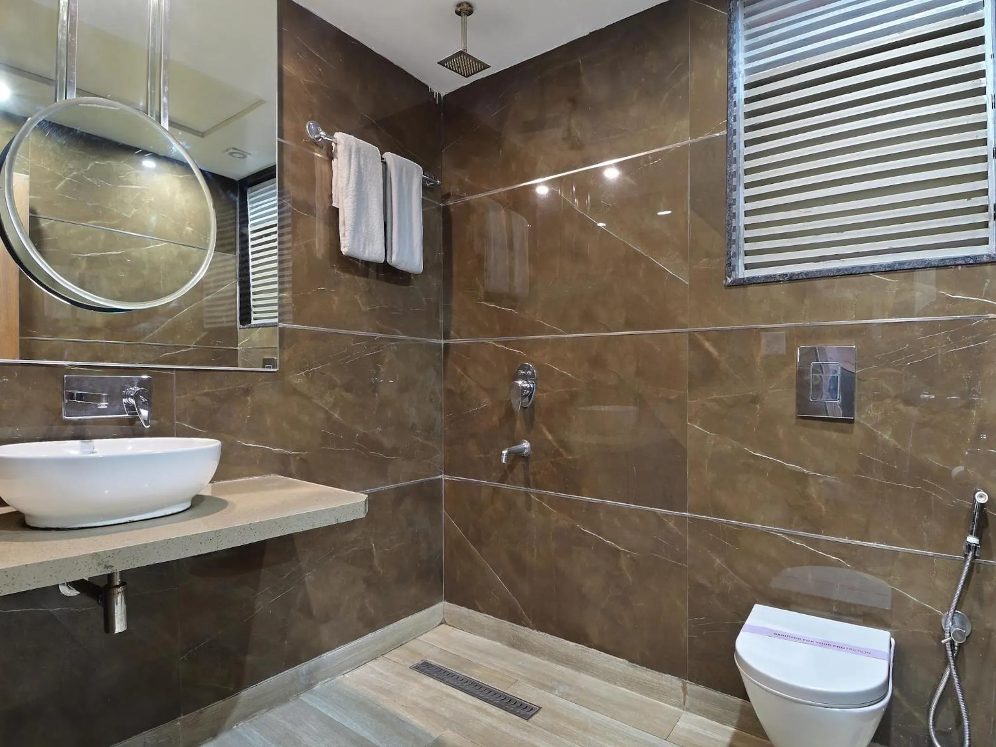 Bathroom in Hotel Hari Piorko - New Delhi Railway Station