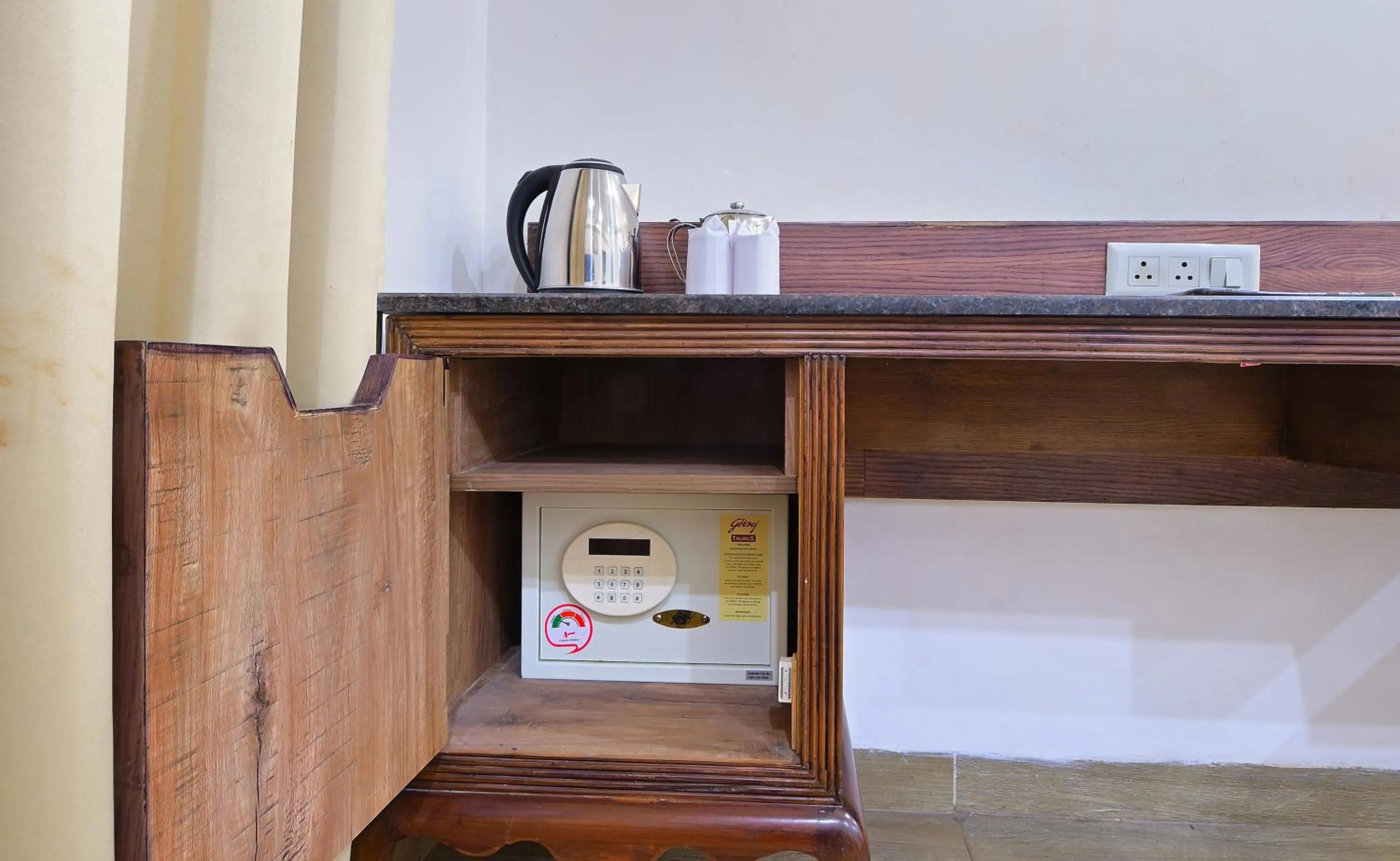 room service in Hotel Hari Piorko - New Delhi Railway Station