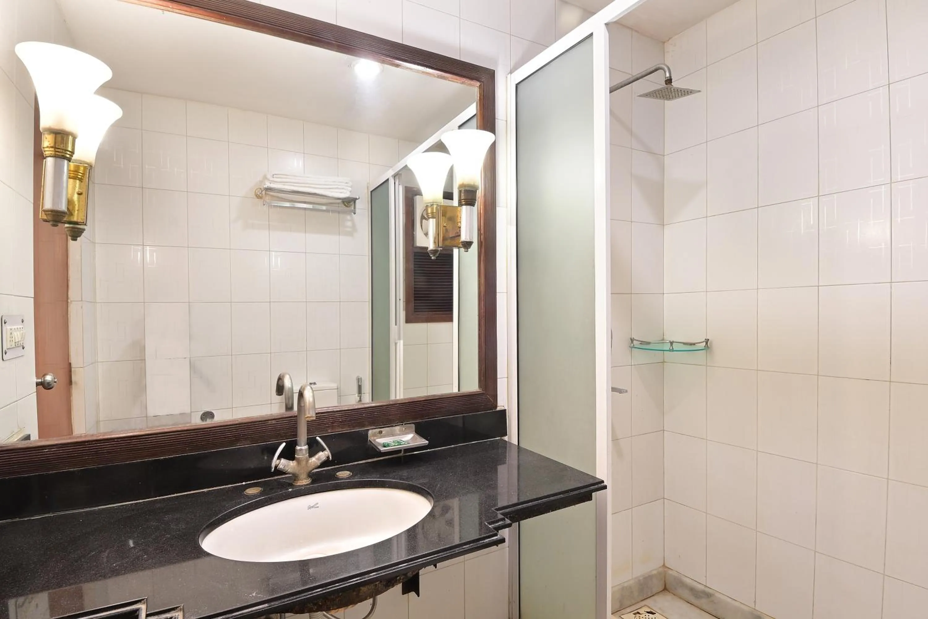 Bathroom in Hotel Hari Piorko - New Delhi Railway Station