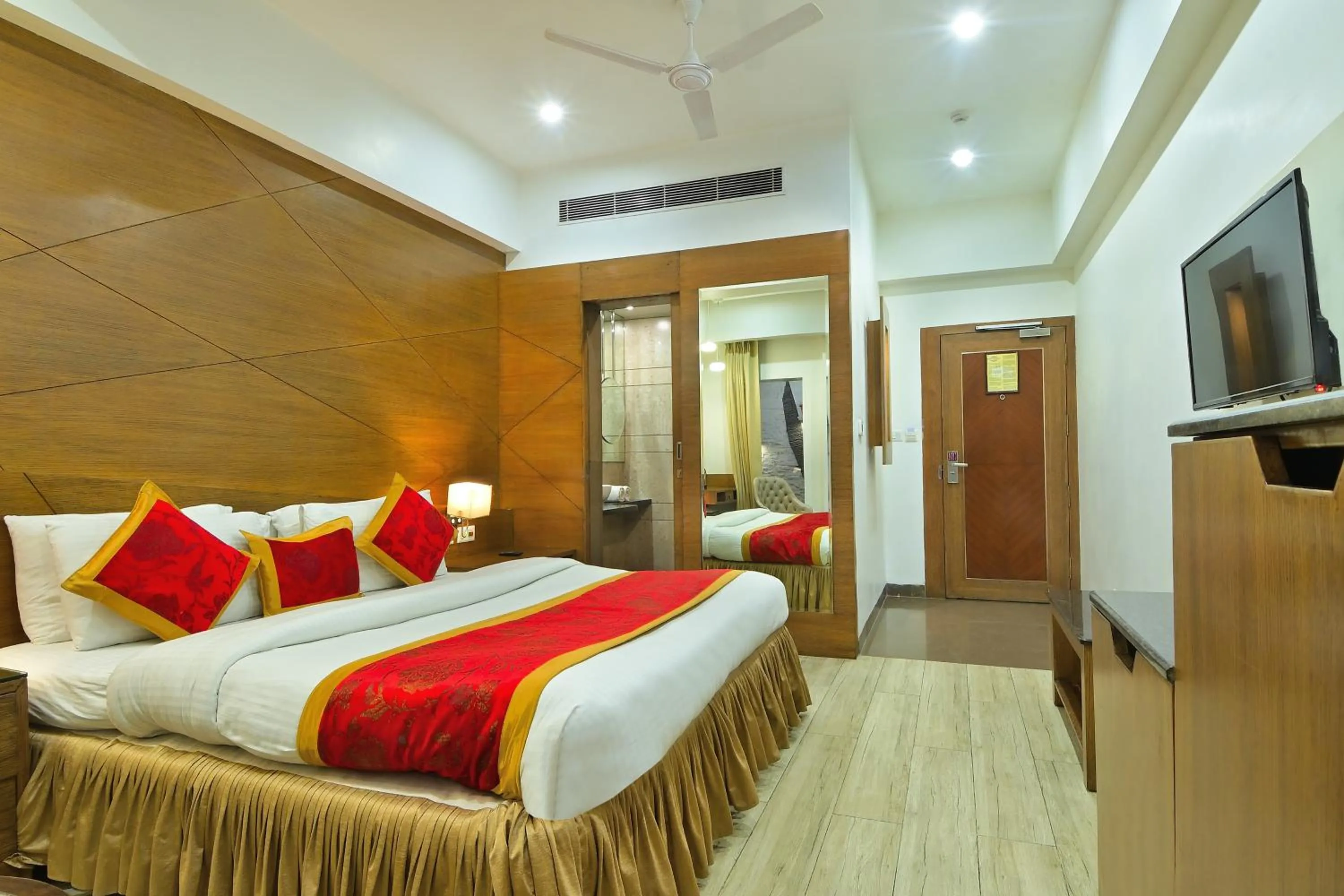 Bedroom, Bed in Hotel Hari Piorko - New Delhi Railway Station
