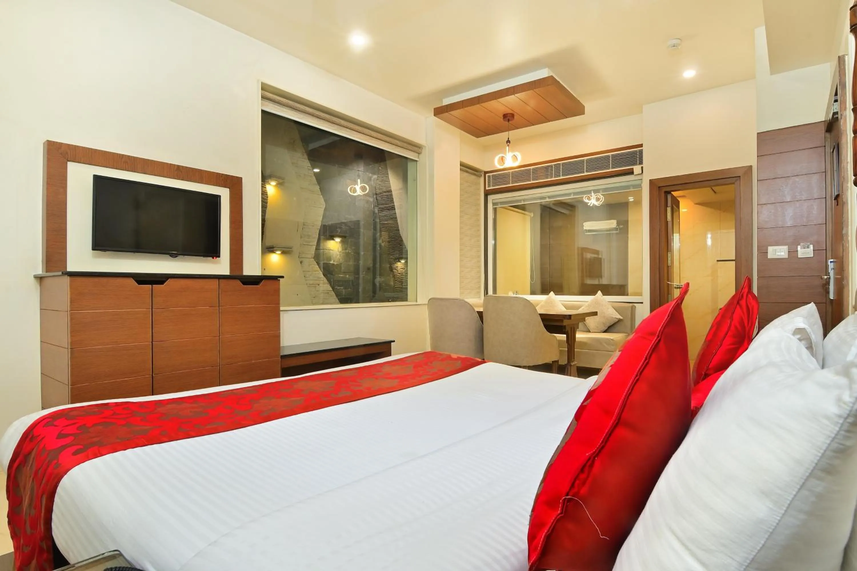 Bedroom, Bed in Hotel Hari Piorko - New Delhi Railway Station