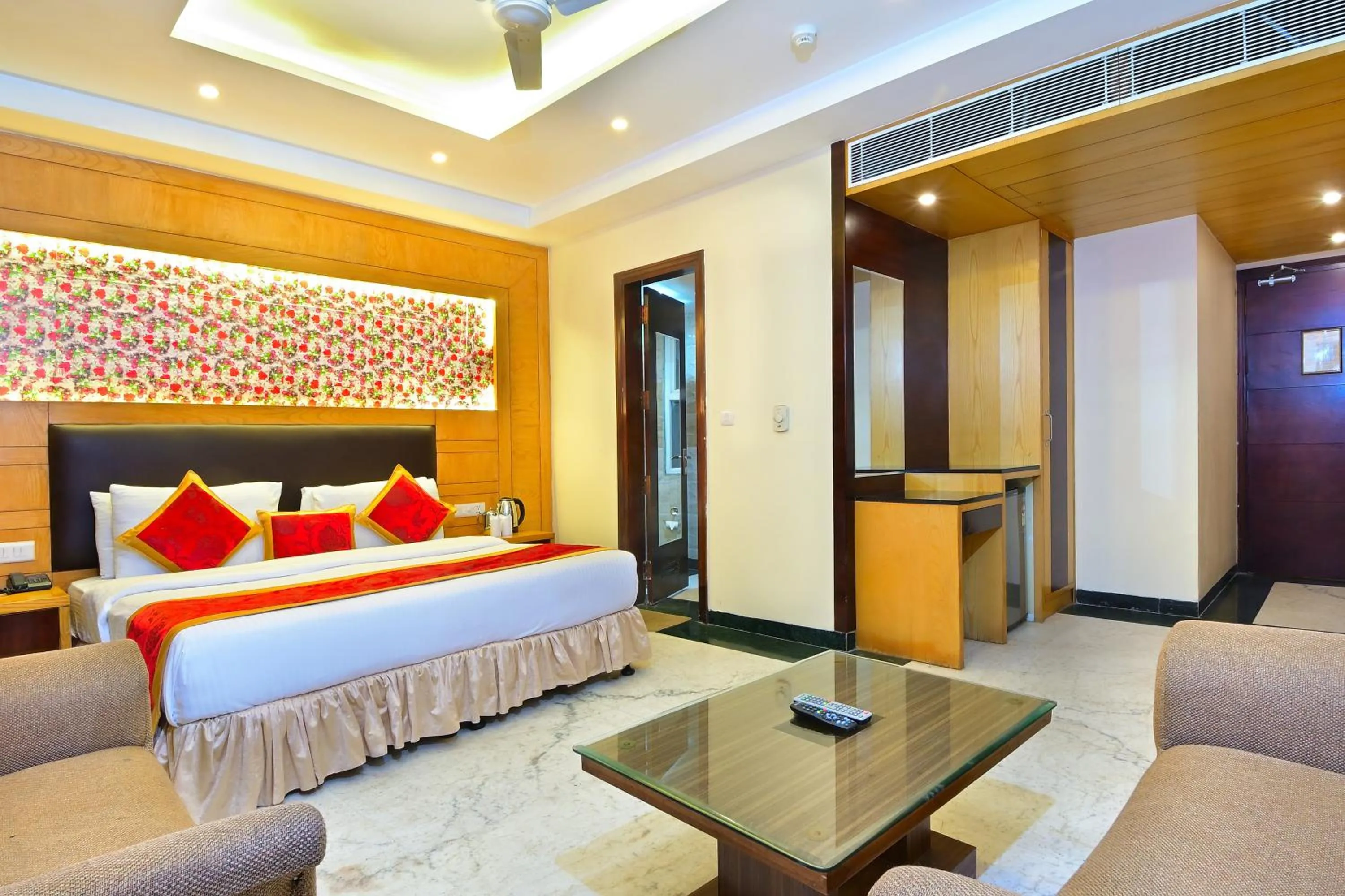 Bedroom, Bed in Hotel Hari Piorko - New Delhi Railway Station