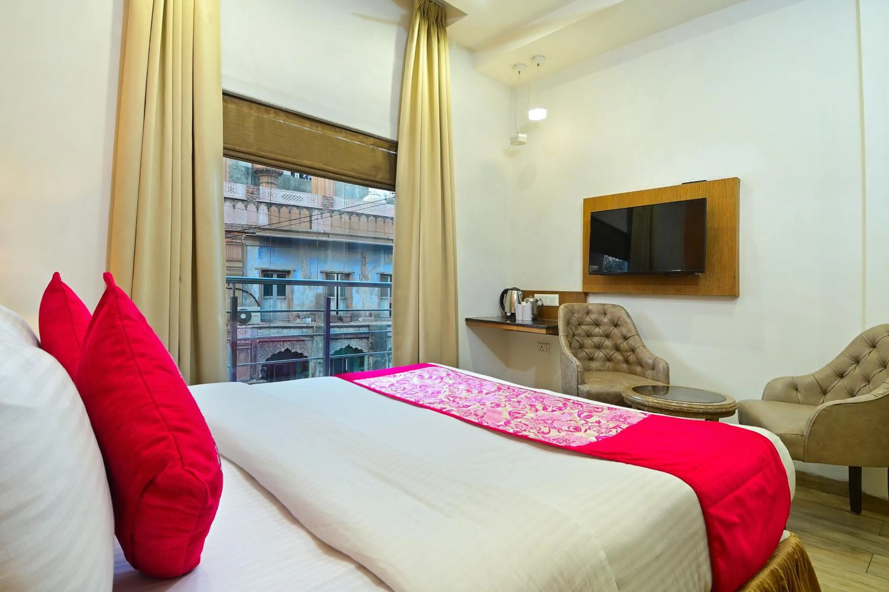 Bedroom, Bed in Hotel Hari Piorko - New Delhi Railway Station