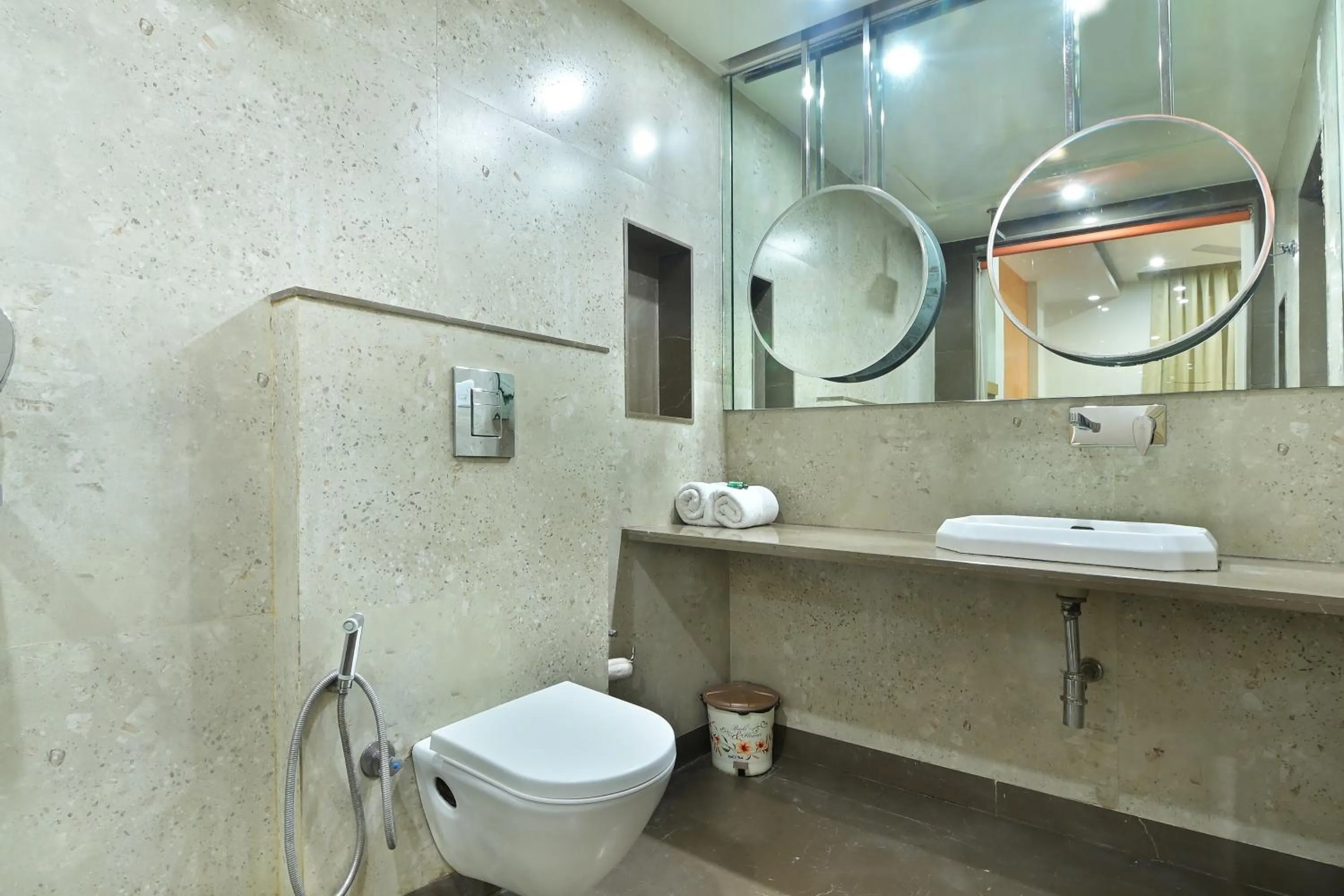 Bathroom in Hotel Hari Piorko - New Delhi Railway Station