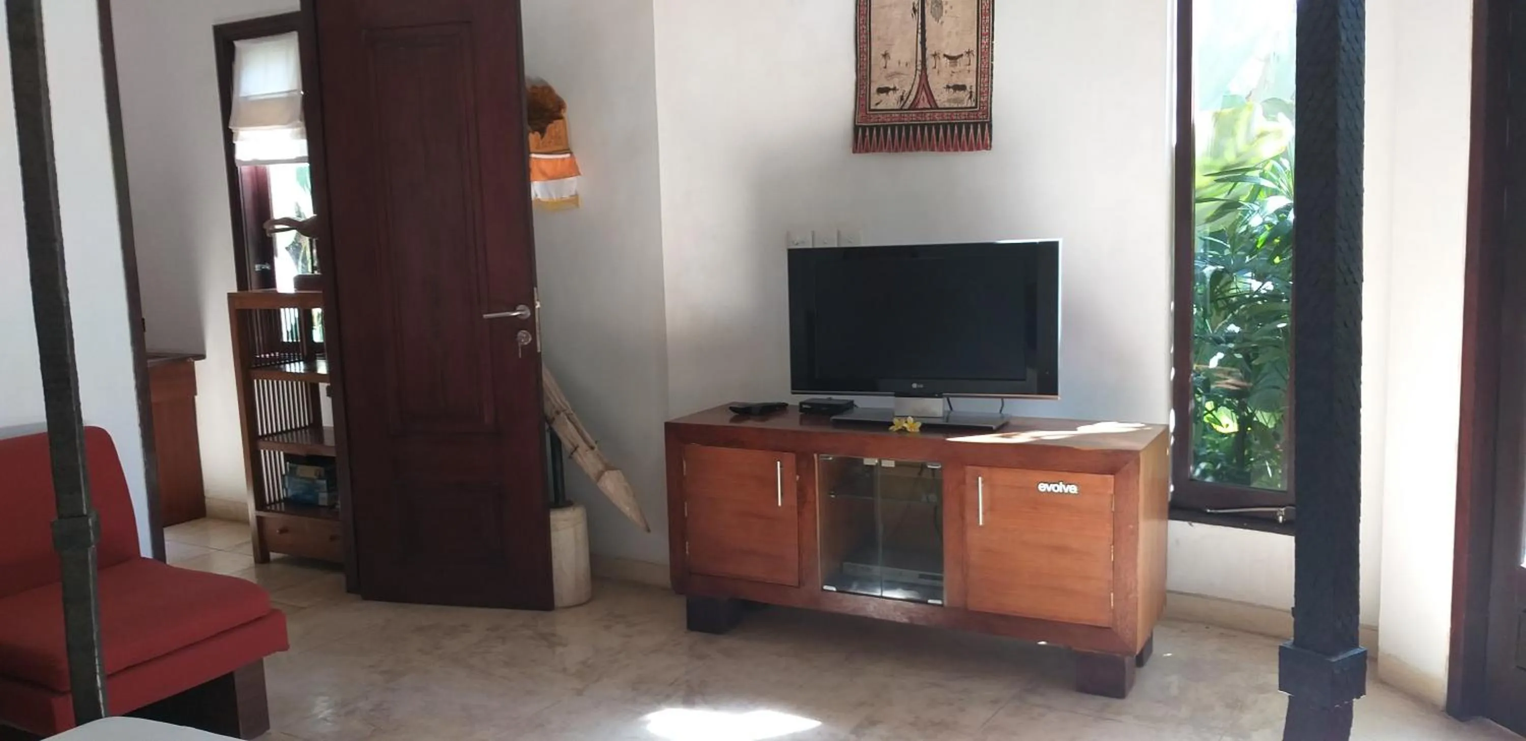 Communal lounge/ TV room in Villa Sebali