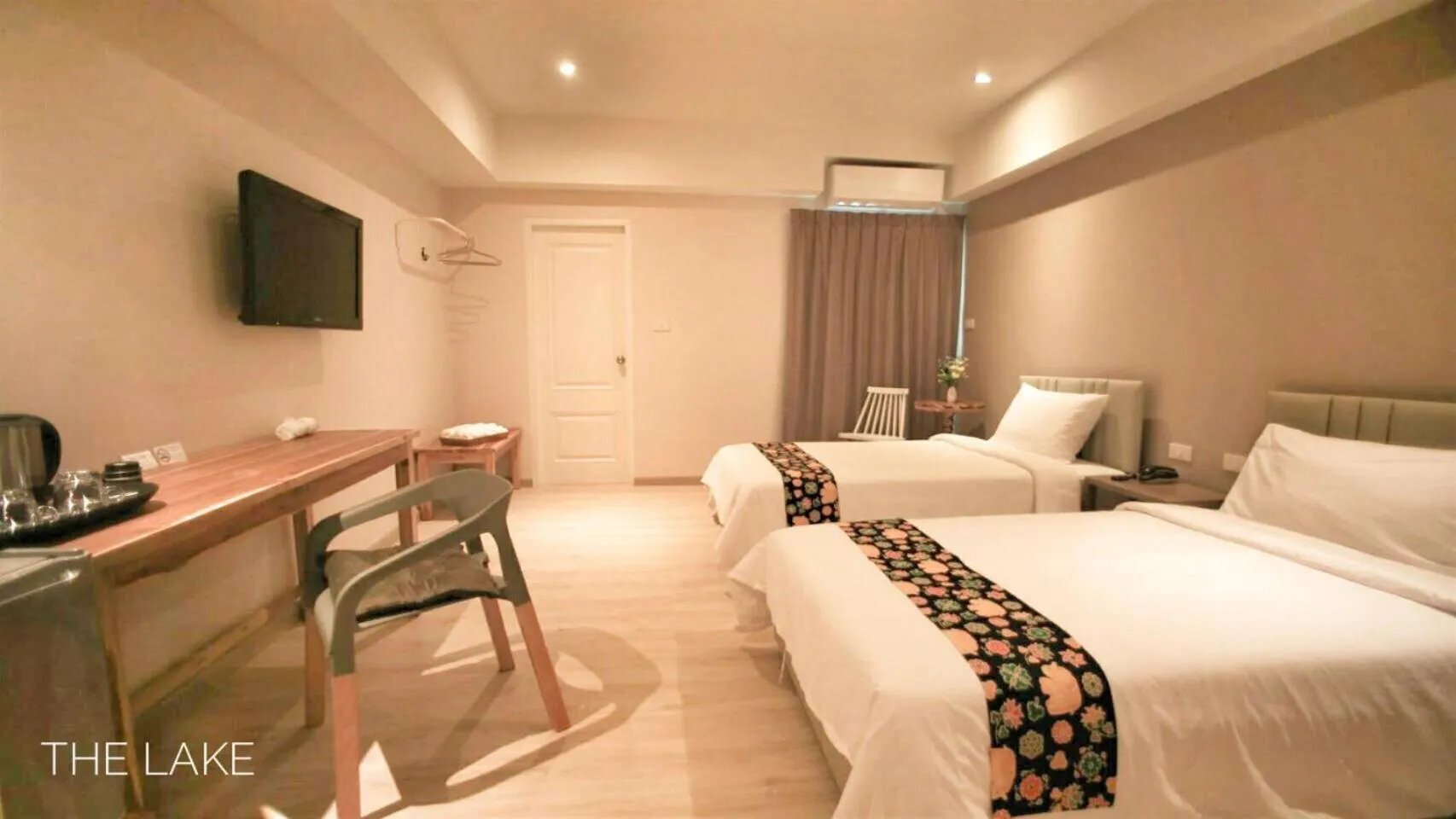 Bed in The Lake Udon