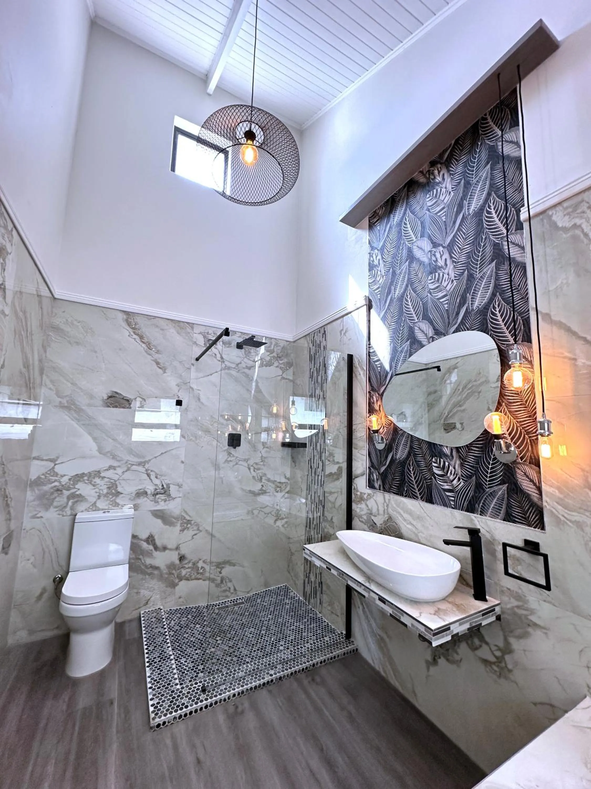 Shower in Spacube Luxury Suites and Spa