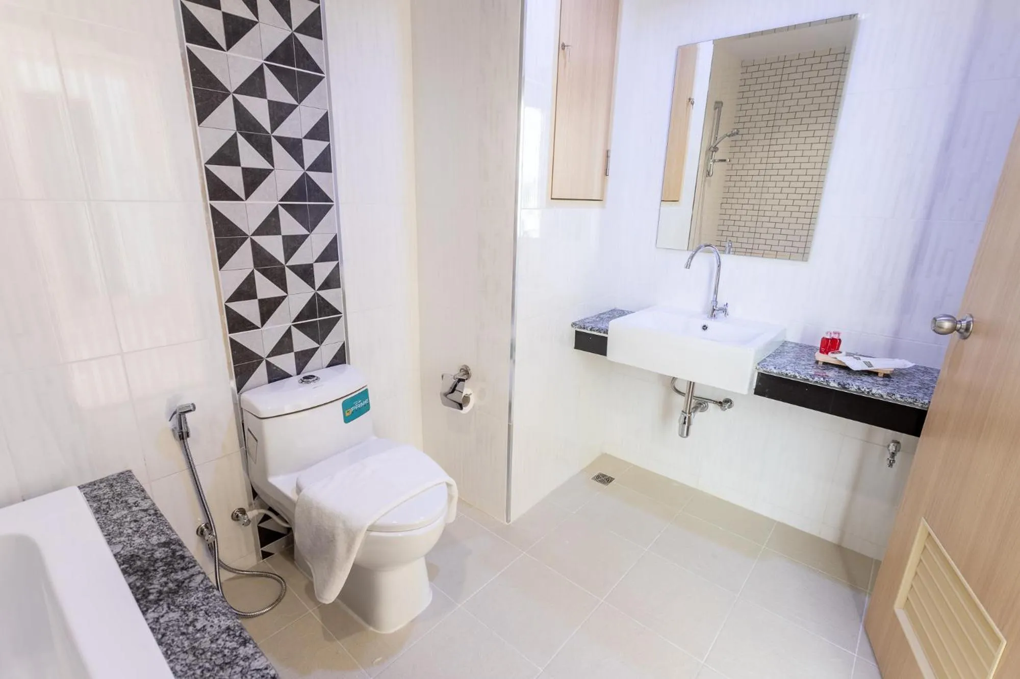 Toilet in O2 Hotel Lopburi