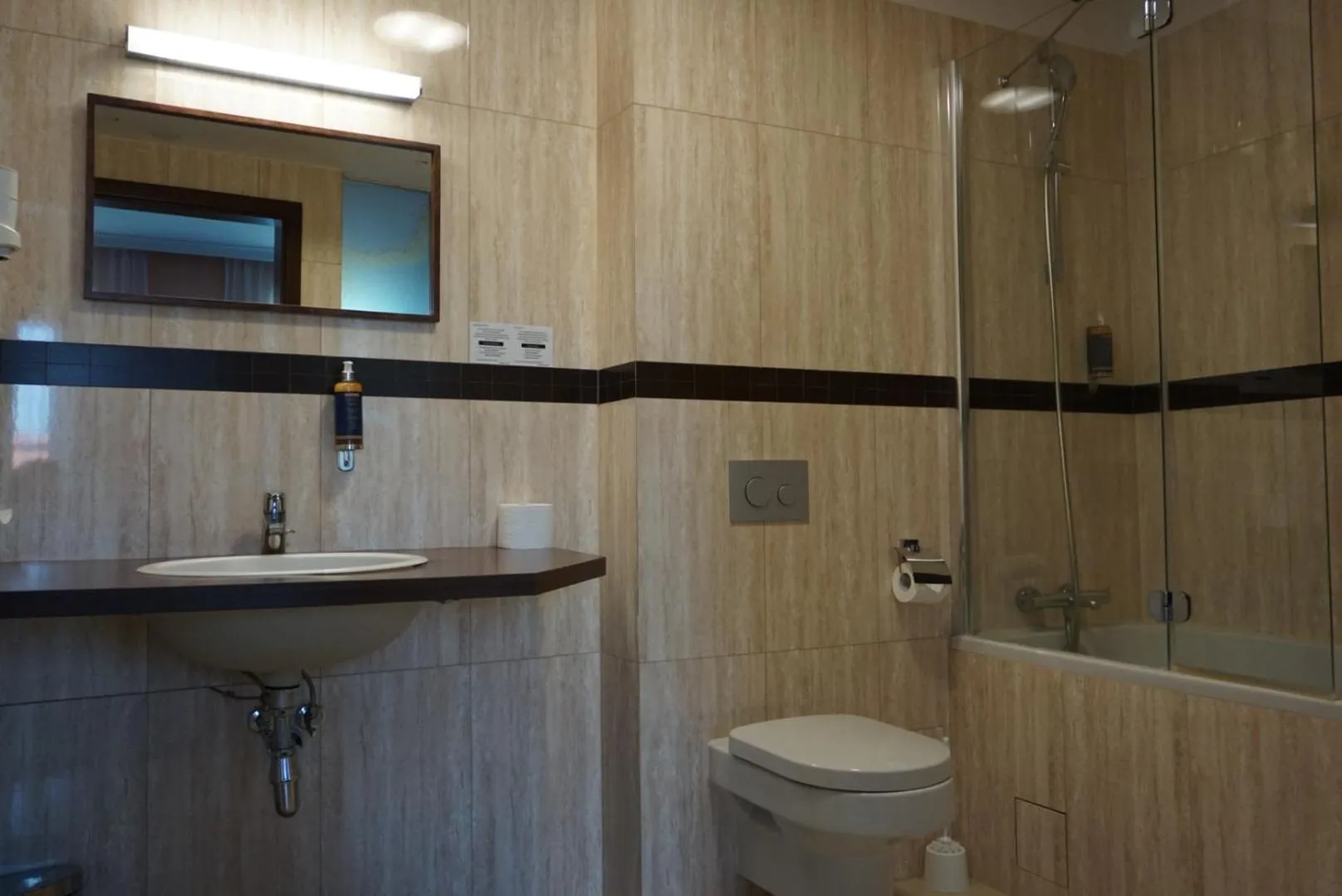 Shower in Hotel Admirał