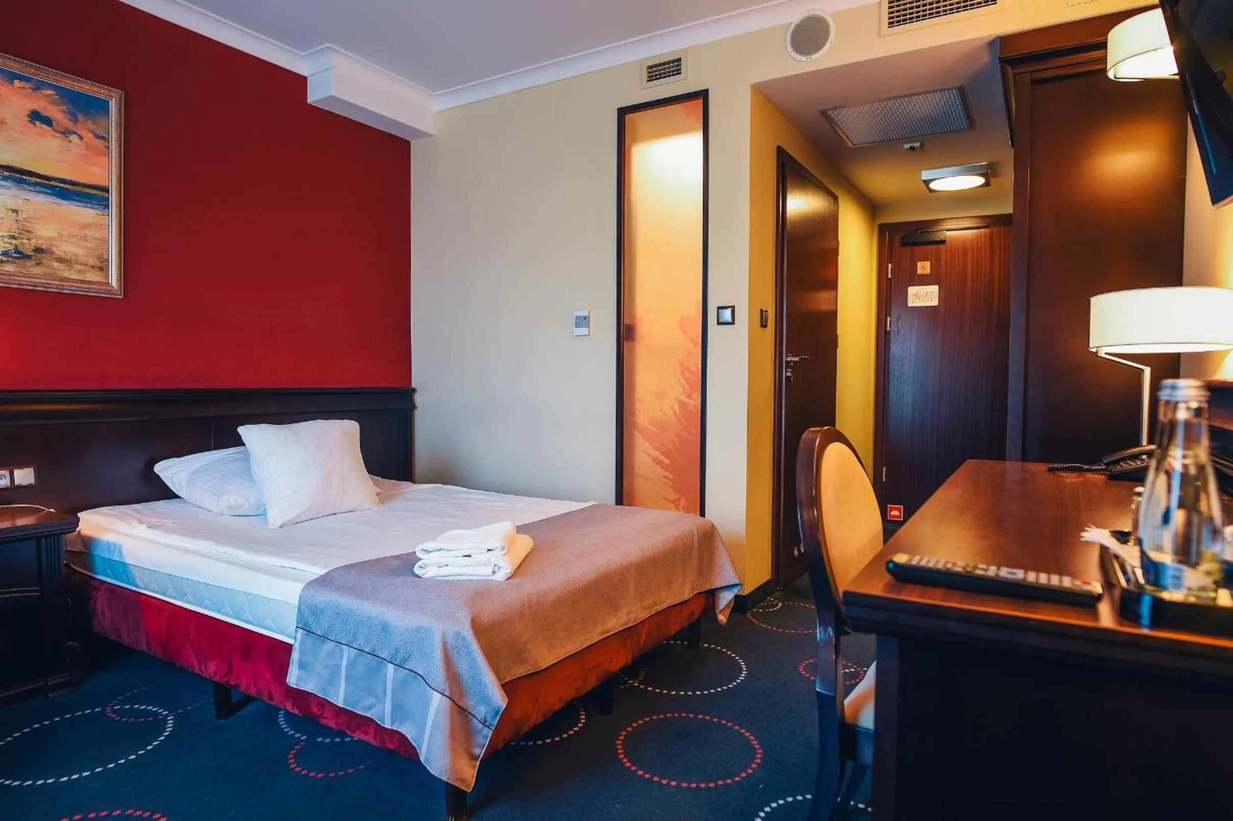 Photo of the whole room, Bed in Hotel Admirał