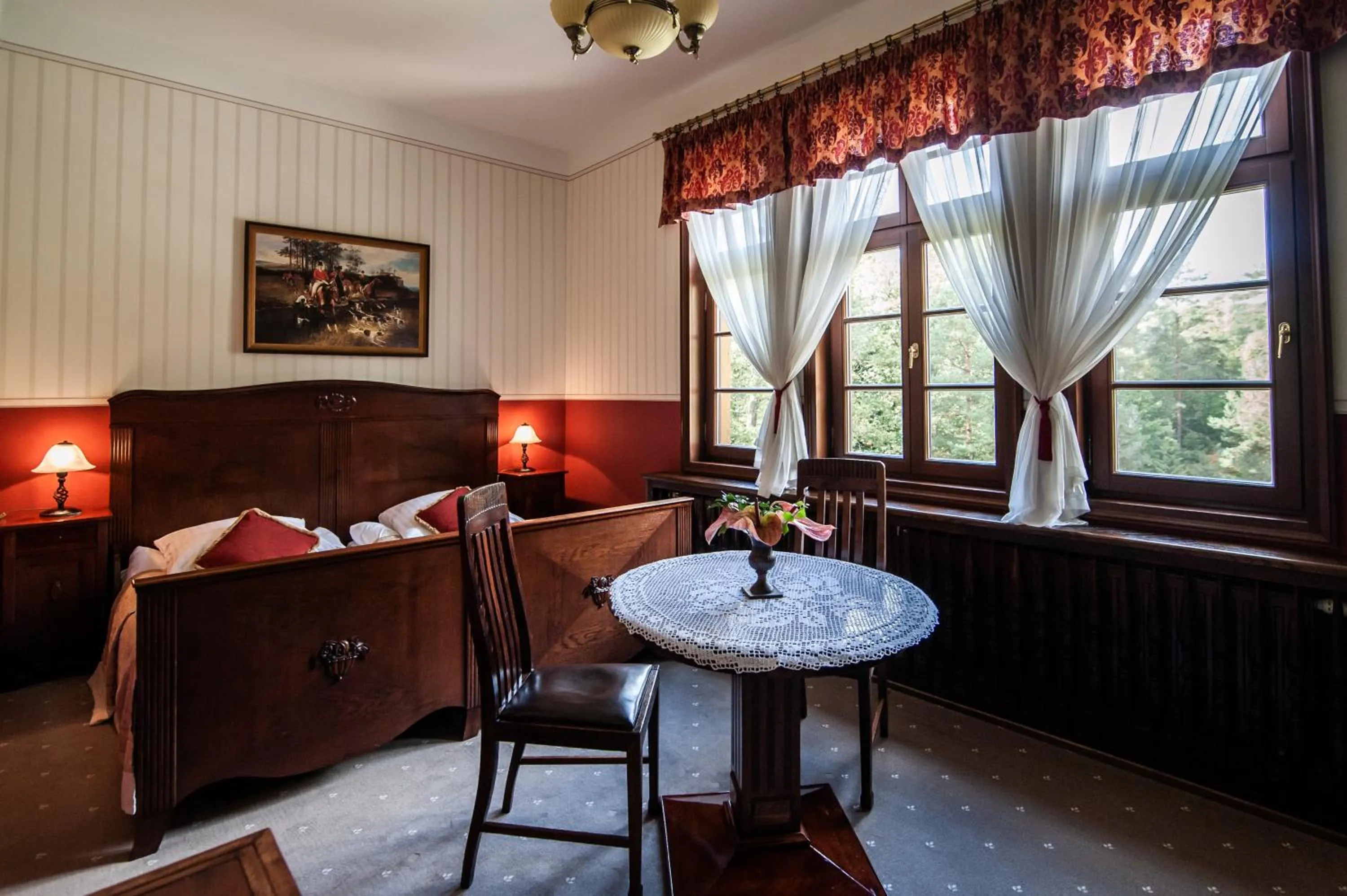 Bed in Pałac Myśliwski w Antoninie