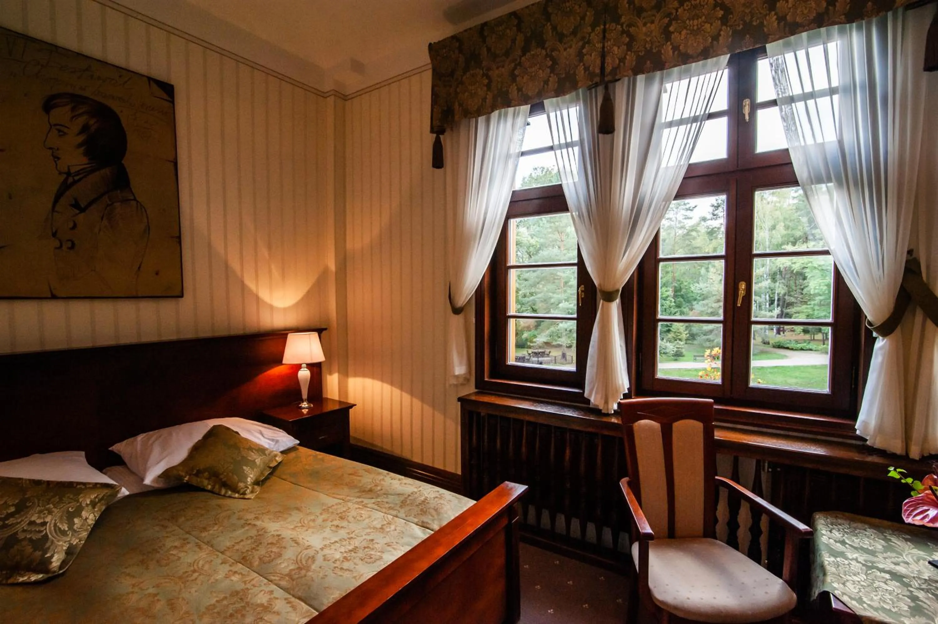 Bed in Pałac Myśliwski w Antoninie