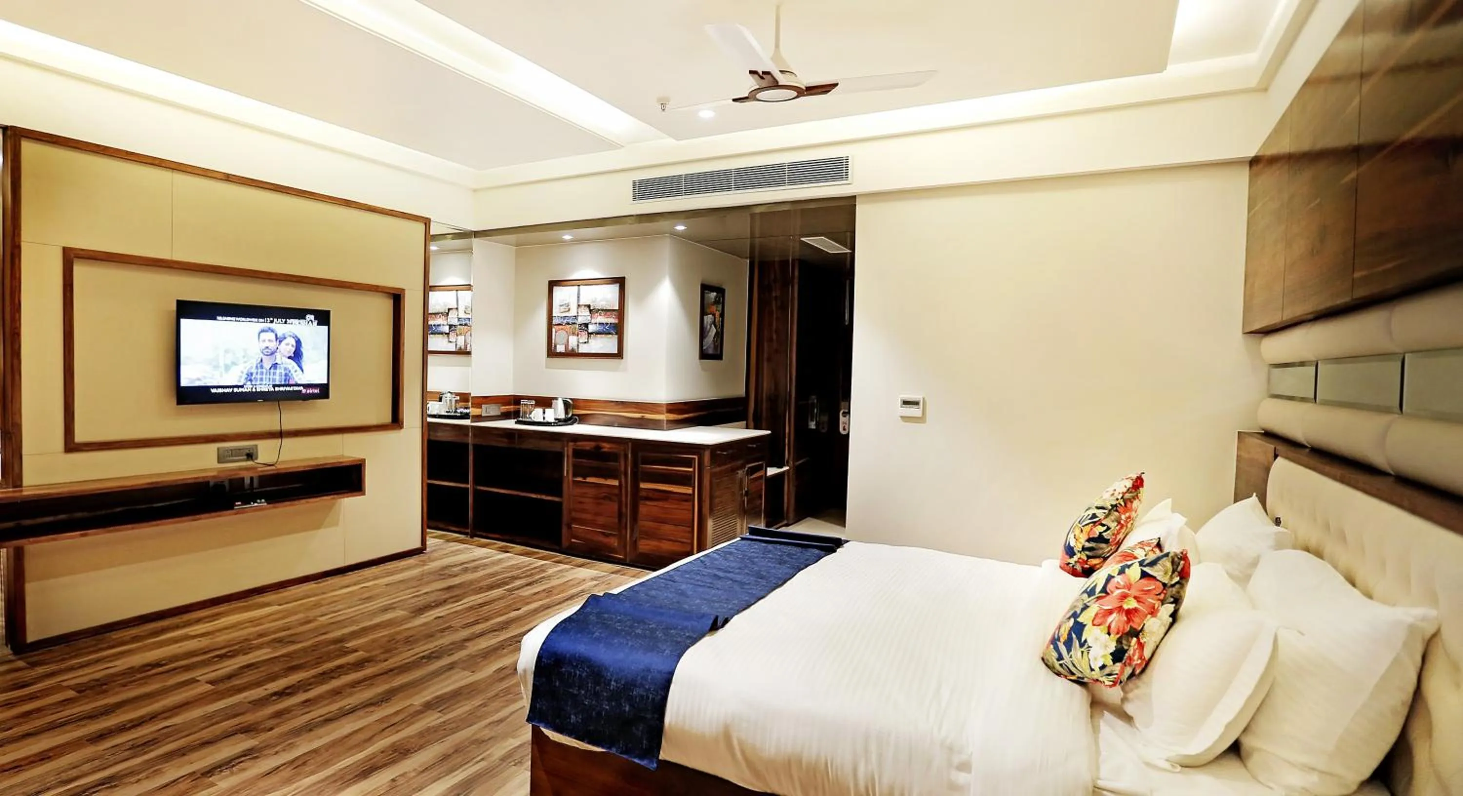 TV and multimedia, Bed in Hotel Vintage Chandigarh Zirakpur