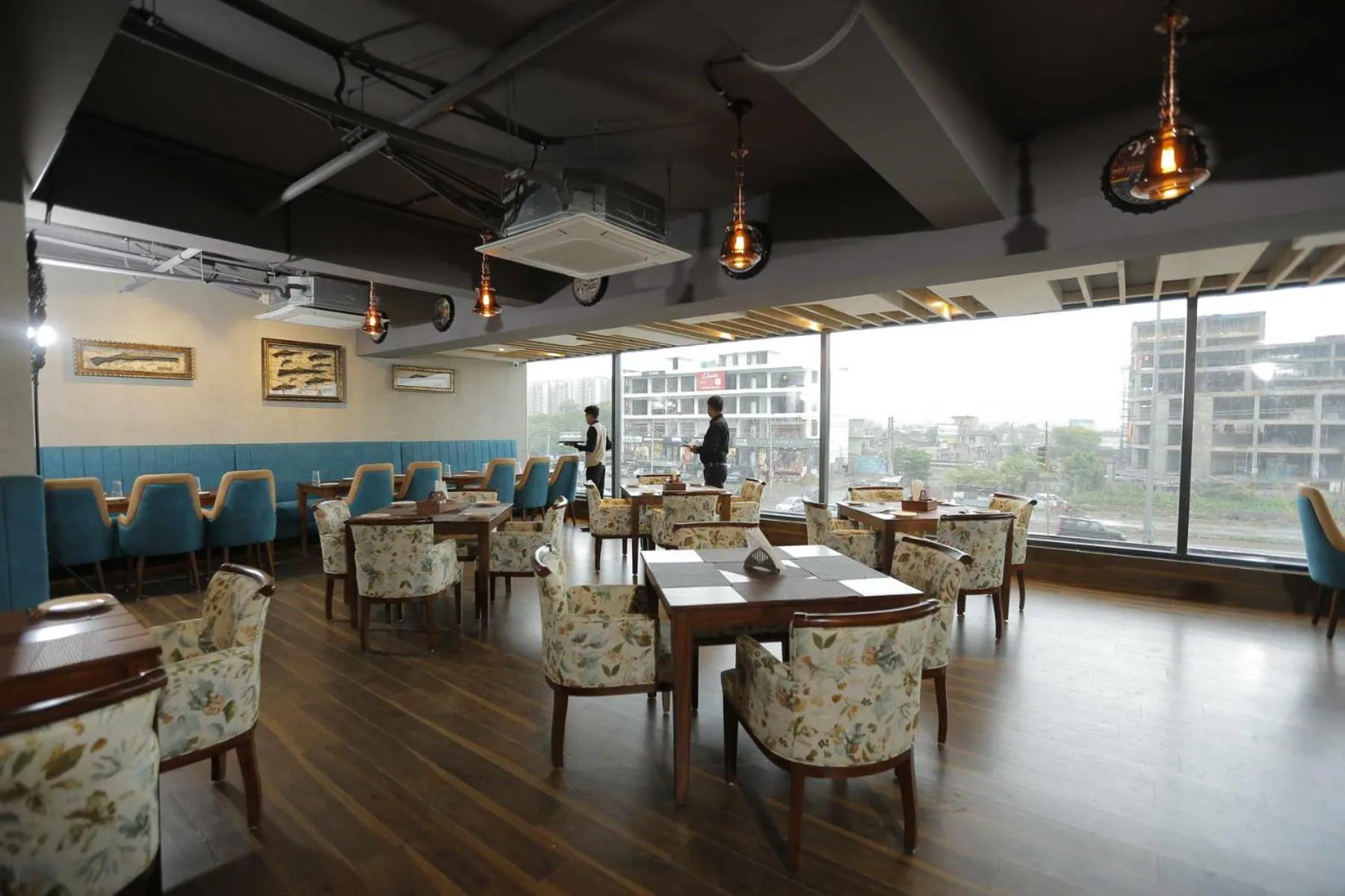Restaurant/places to eat in Hotel Vintage Chandigarh Zirakpur