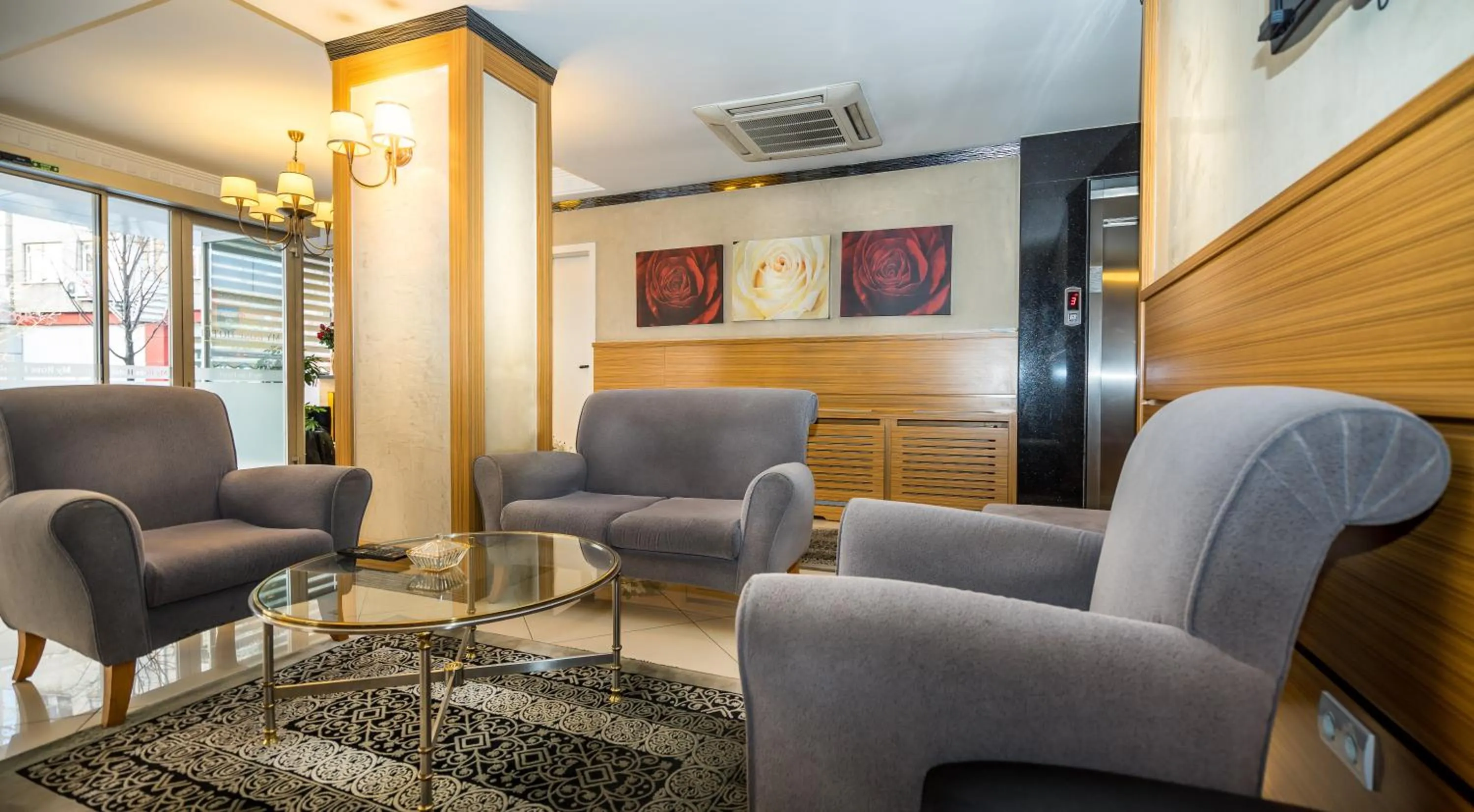 Living room in My Rose Hotel