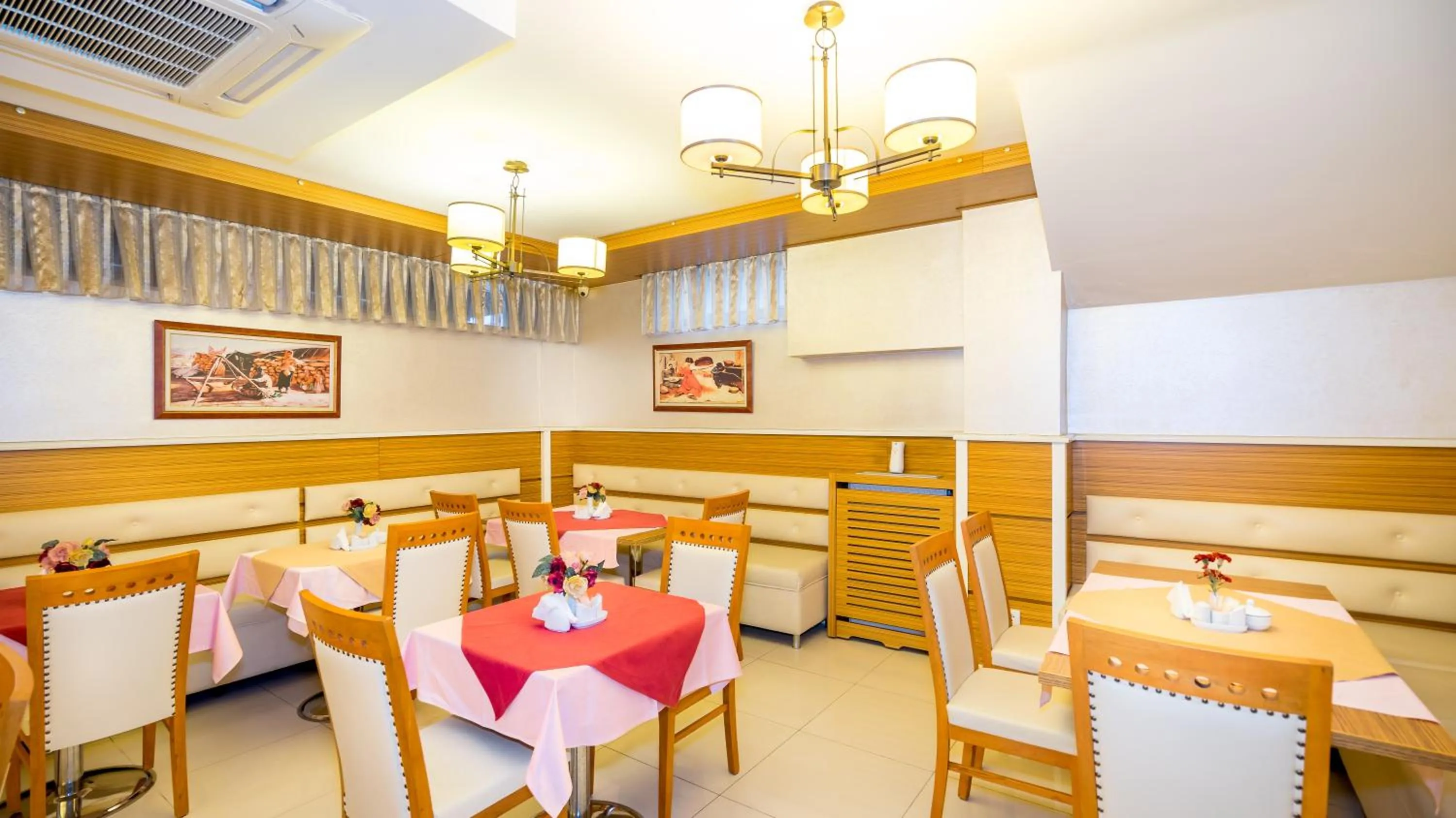 Restaurant/places to eat in My Rose Hotel