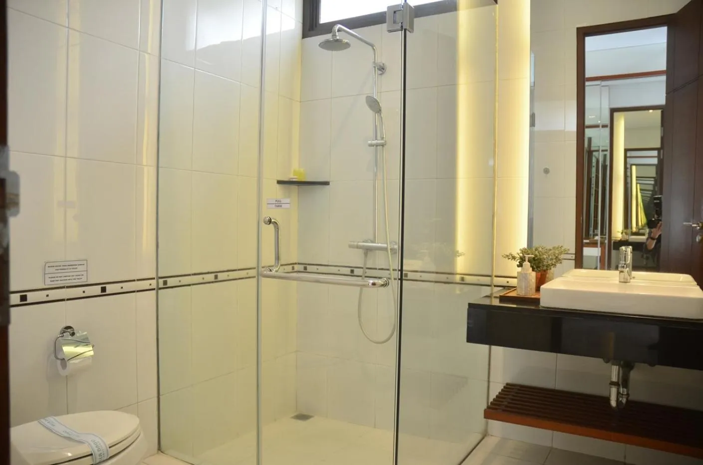 Bathroom in Jasmine cozy villa 3 bedrooms with a private heated swimming pool and a billiard table
