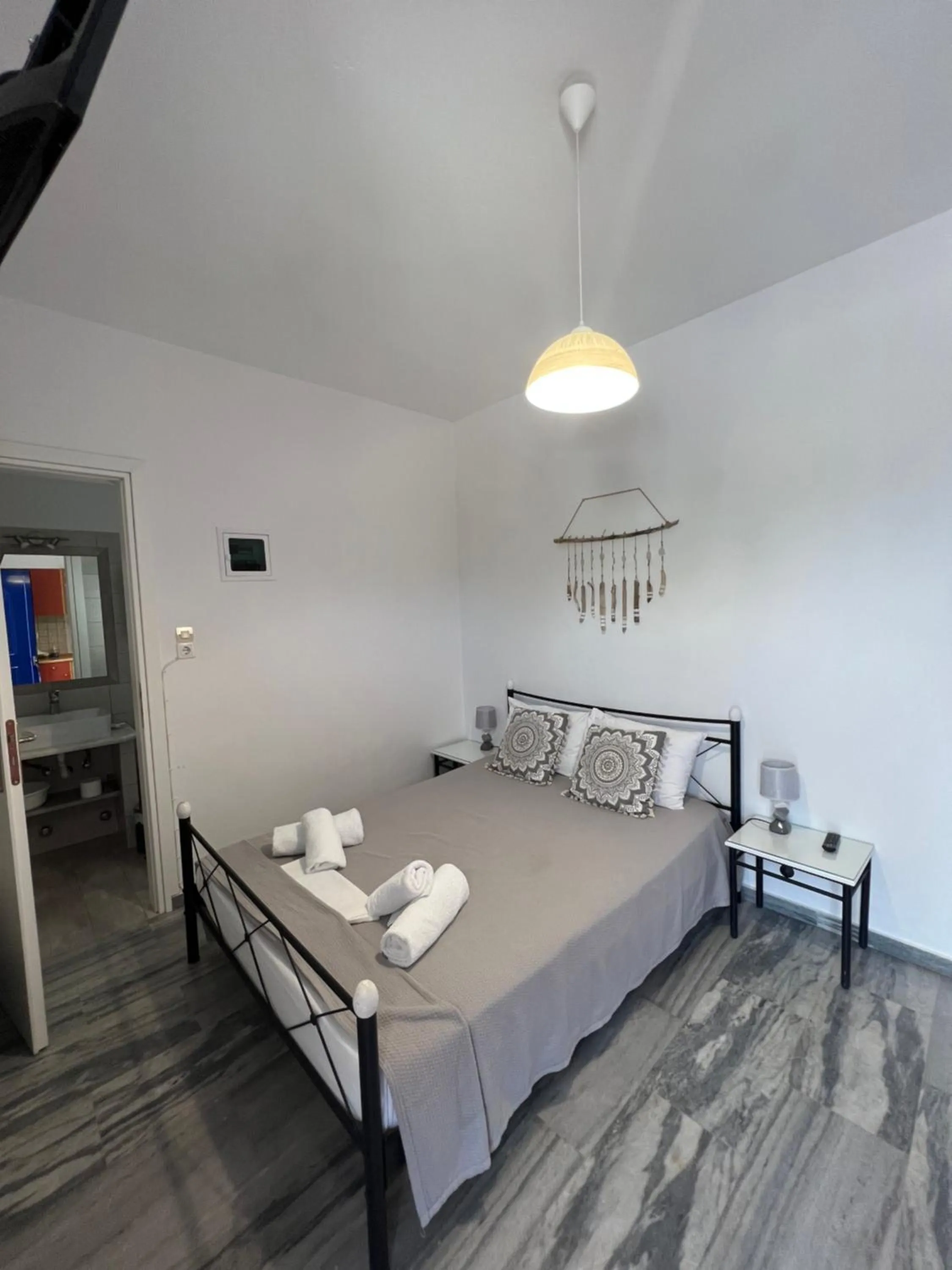 Photo of the whole room, Bed in Marioly Studios