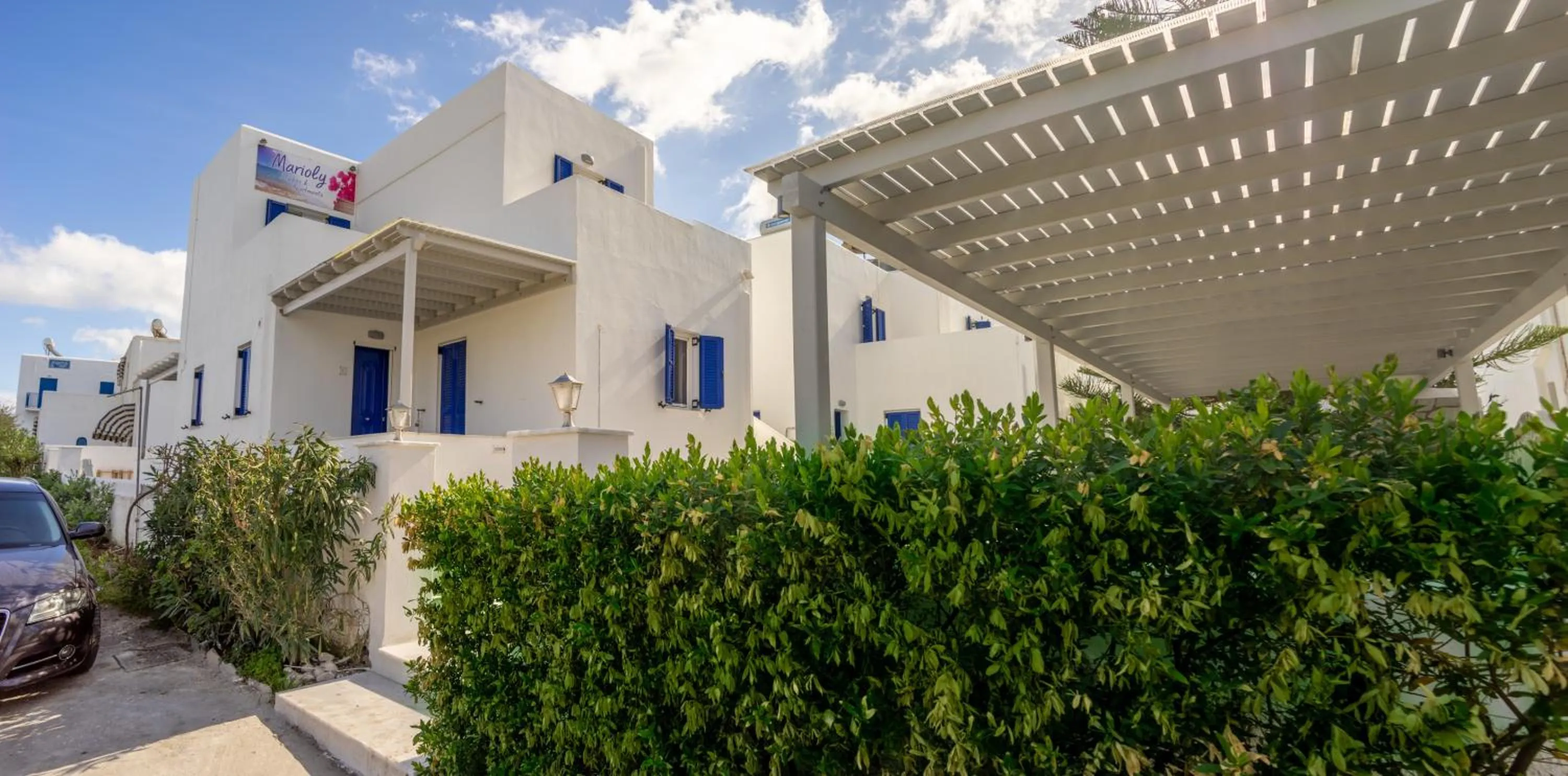 Facade/entrance in Marioly Studios