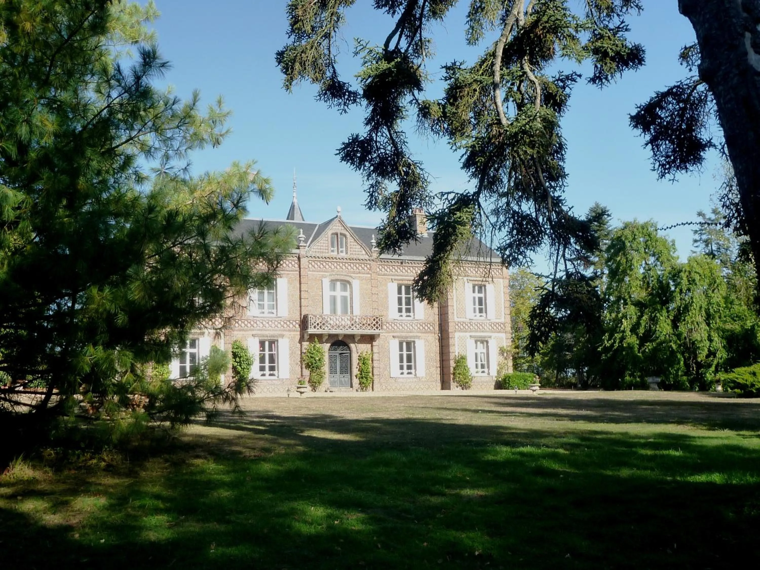 Property building in Manoir des Tuileries du Buisson