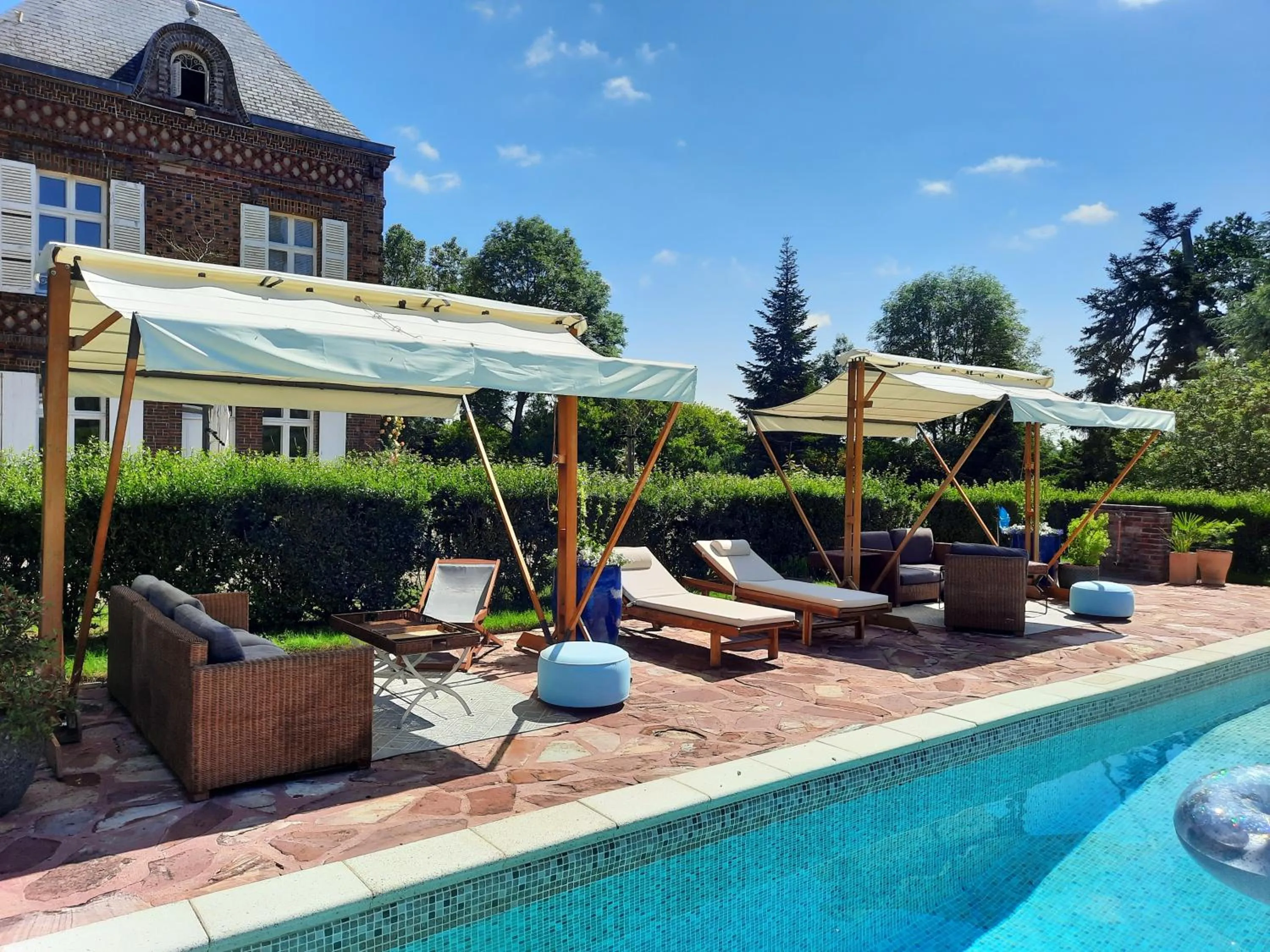 Patio in Manoir des Tuileries du Buisson