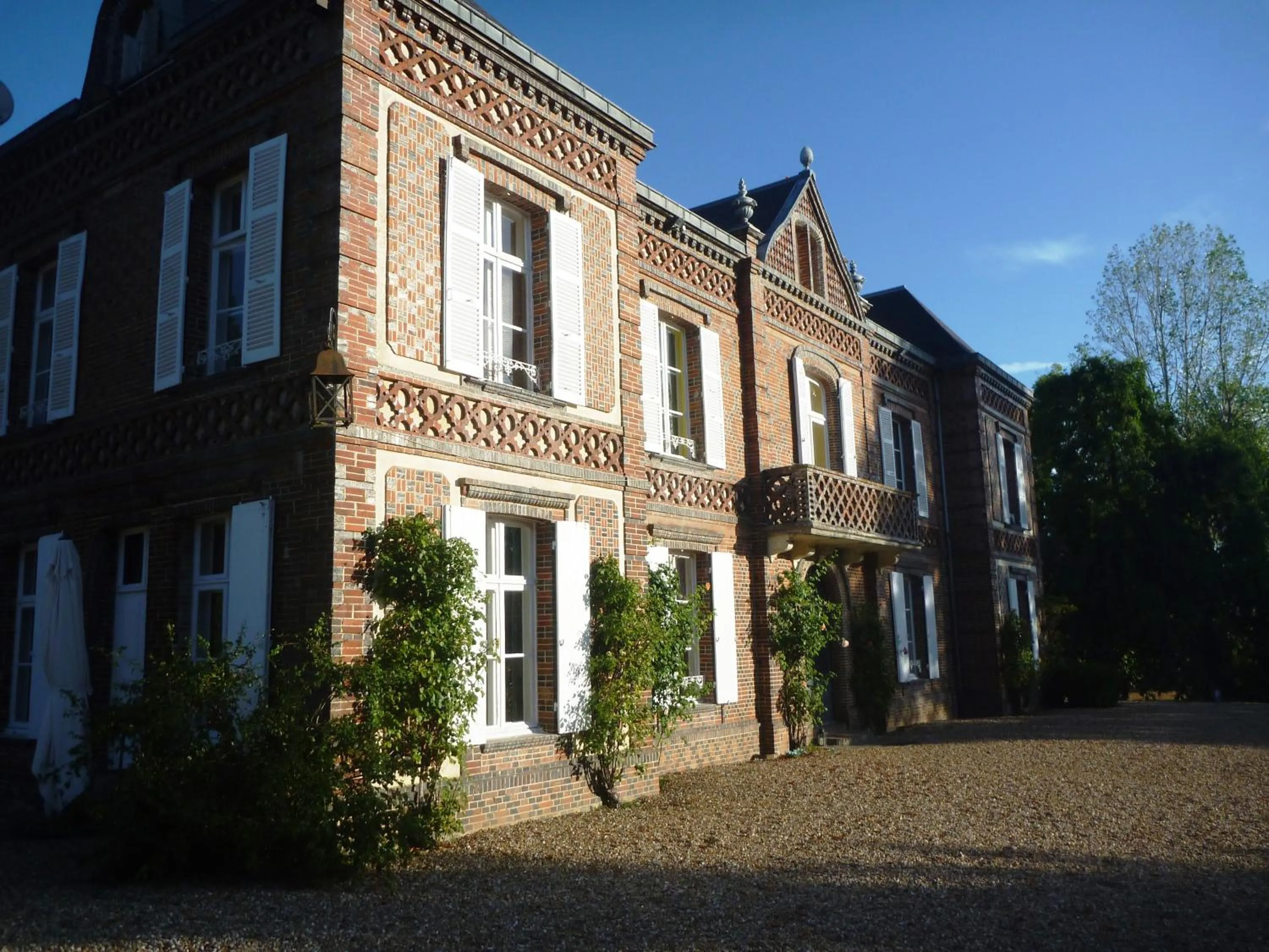 Property building in Manoir des Tuileries du Buisson