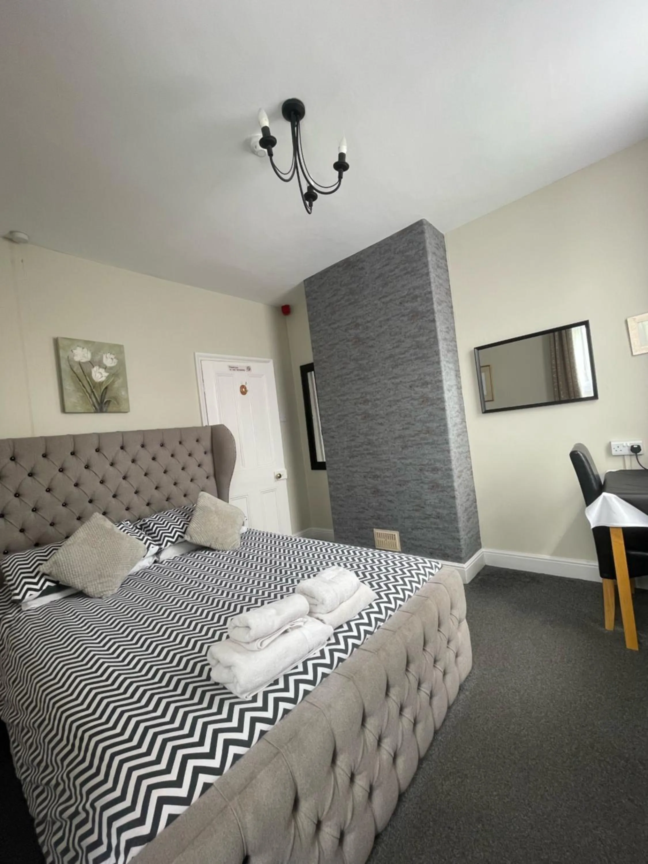 Bed in Burton Villa Guest House