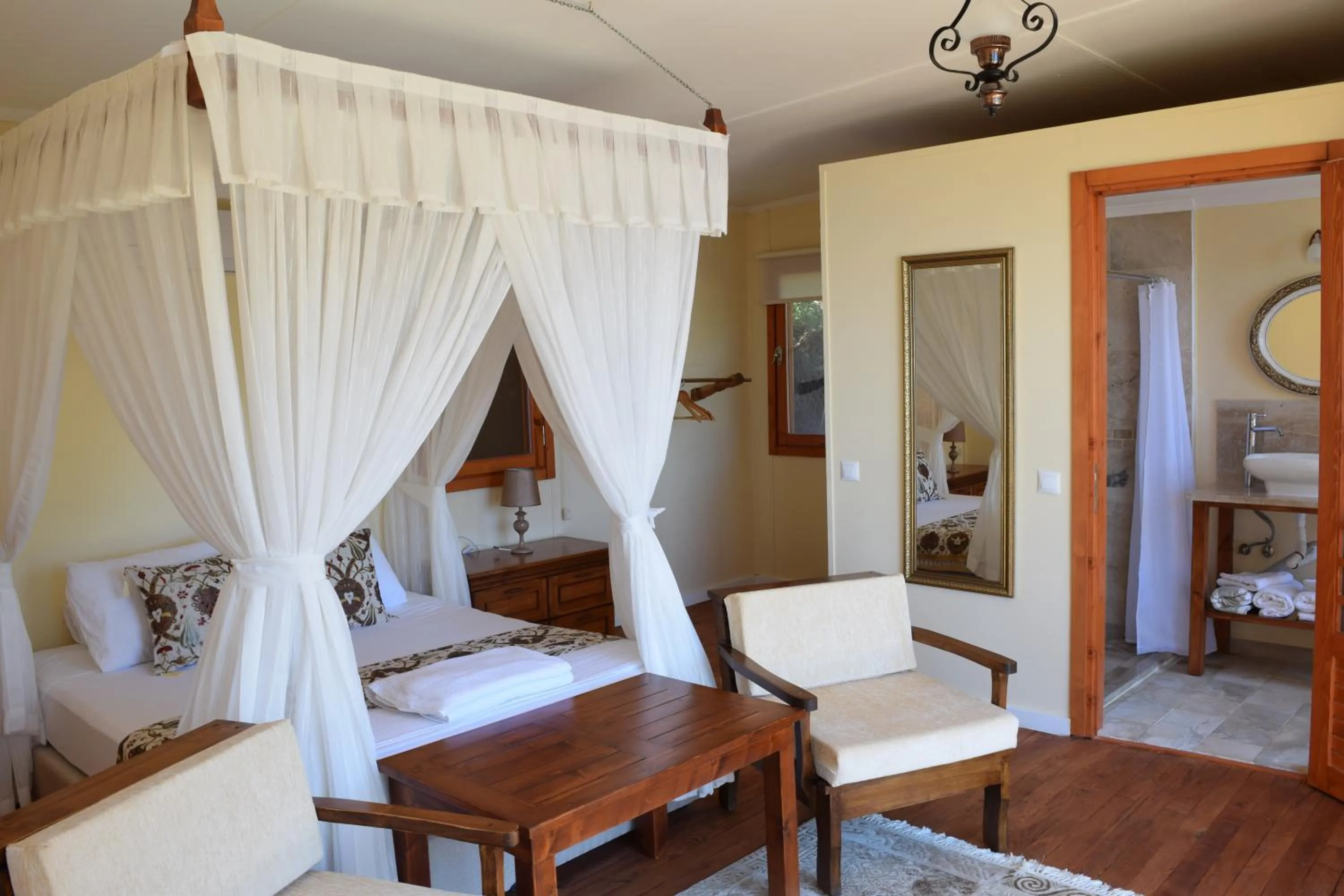 Photo of the whole room, Bed in Kabak Avalon Bungalows