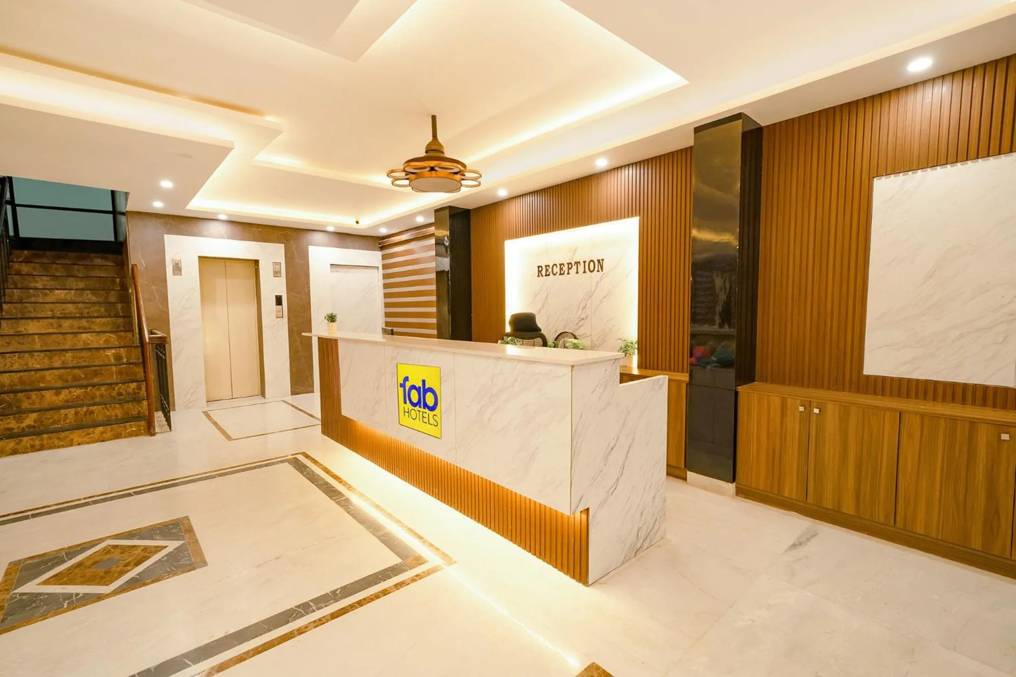 Lobby or reception in FabHotel Royale Basant Residency - Gandhinagar