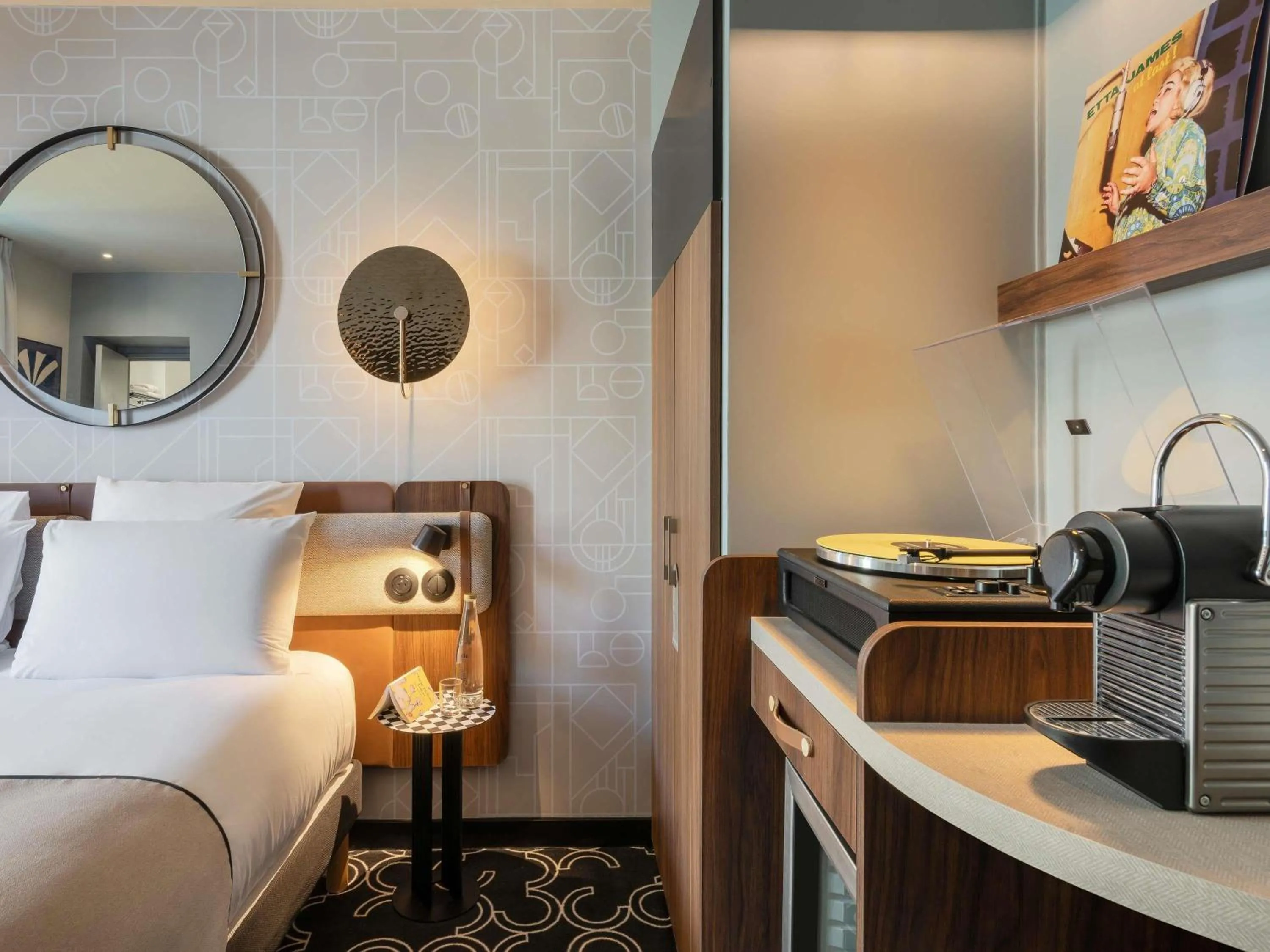 Bedroom, Bed in Mercure Paris Opera Grands Boulevards