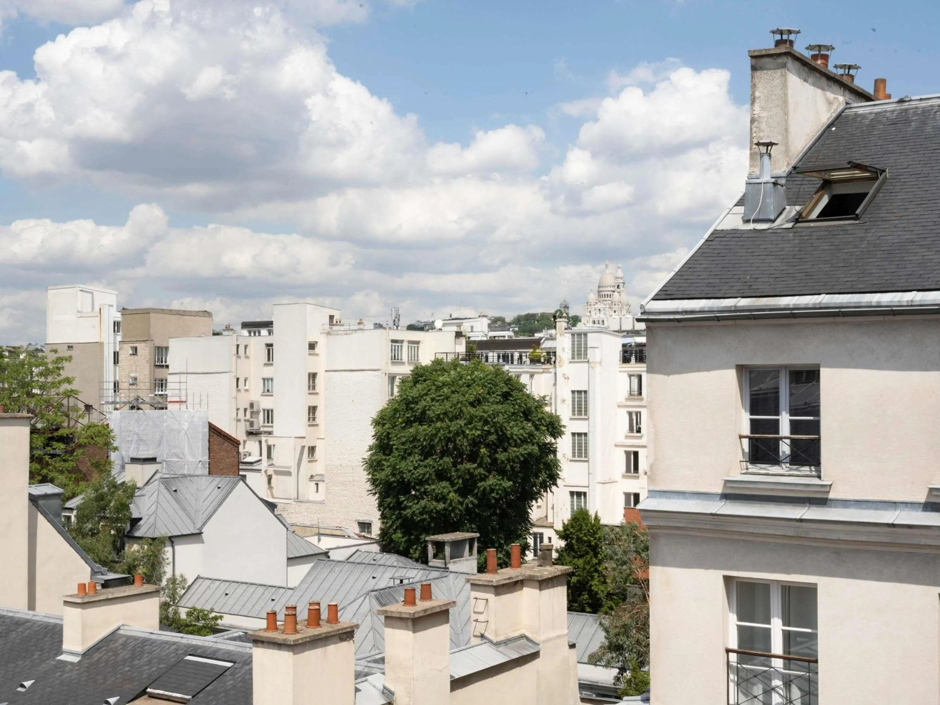 Bedroom in Mercure Paris Opera Grands Boulevards